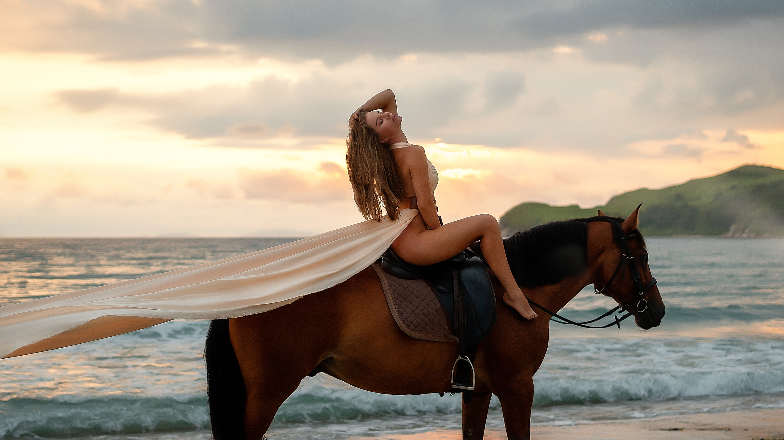 Женский портрет с лошадью. Фотограф Кочнова Диана город Владивосток