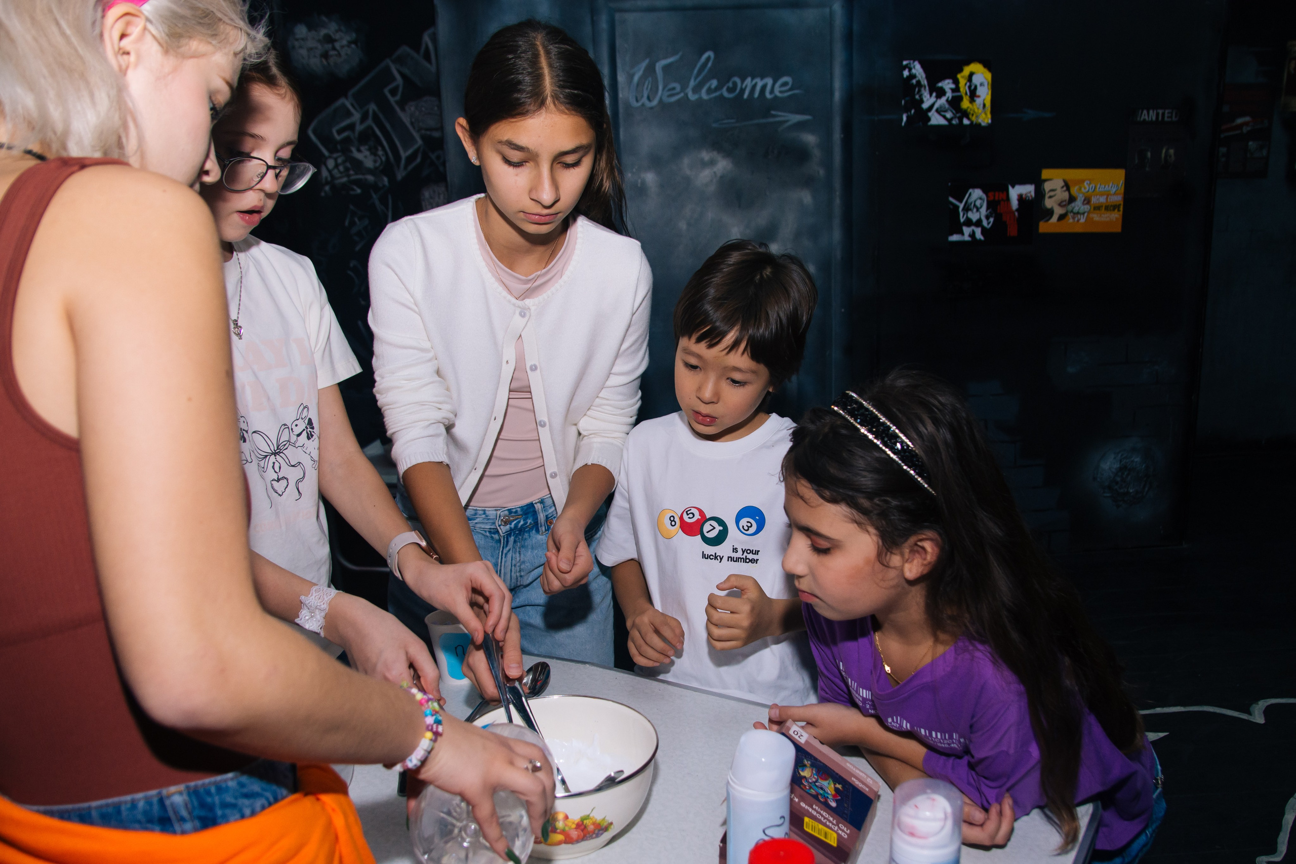 Квесты и праздники в Нелогике. Фотограф в Москве. Индивидуальные и парные съёмки, мероприятия, промо-съёмки для артистов