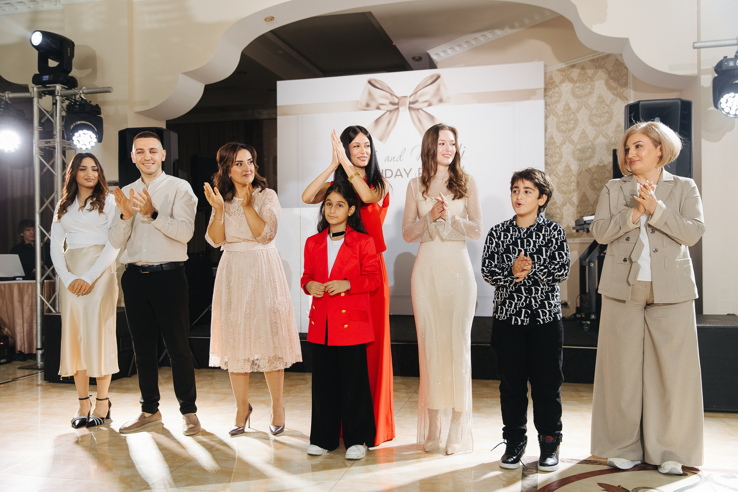 Ани и Назели. 35&5 День рождения, «Янтарь». Фотограф в Красноярске Надежда Воскресенская