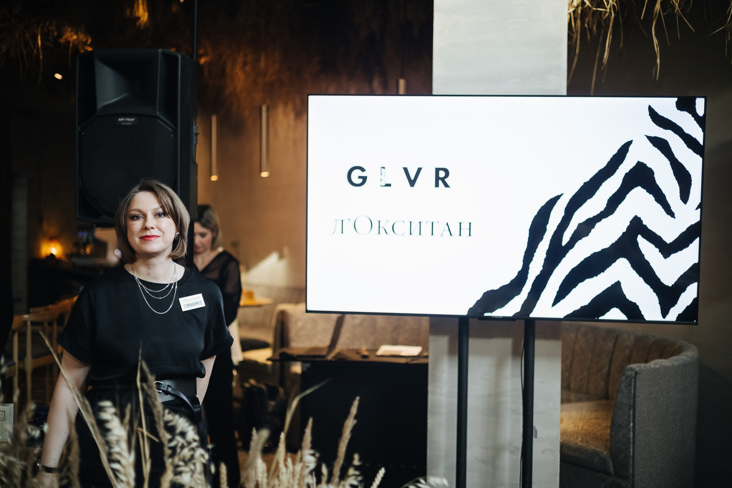 Презентация открытия магазина женской одежды GLVR в ресторане Fresco. Фотограф в Красноярске Надежда Воскресенская