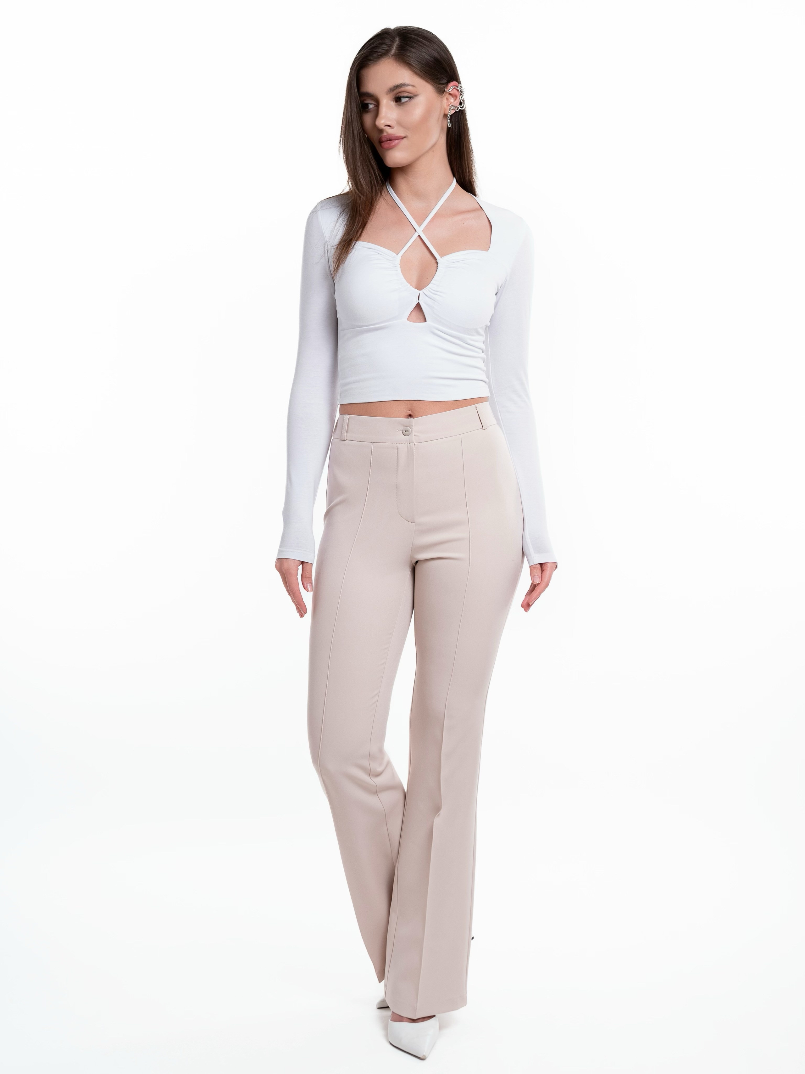 Классические брюки + белый фон+интерьер. Предметный фотограф, фото для маркетплейсов Пятигорск, КМВ