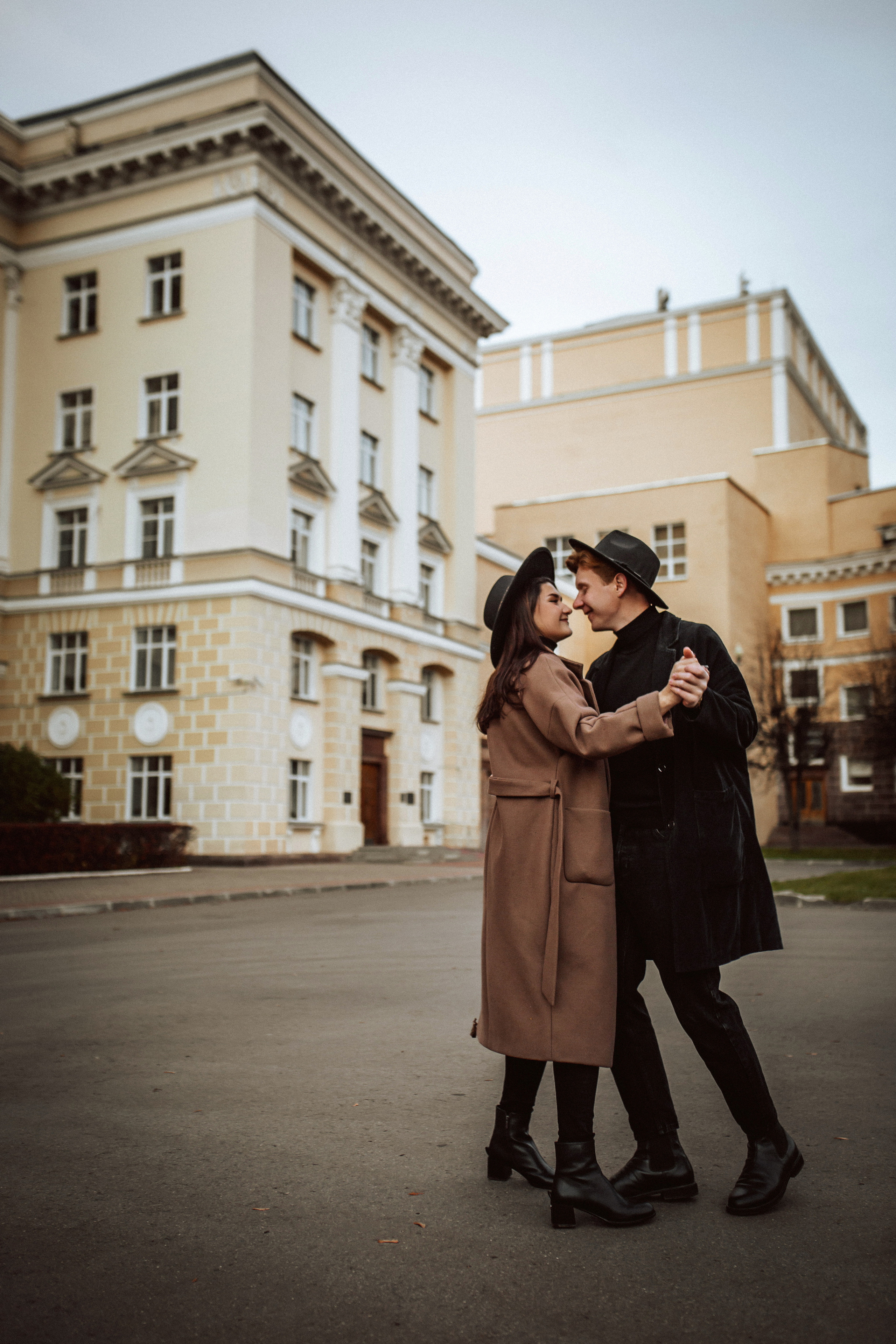 Дмитрий и Анастасия прогулка по центру. Фотограф в Смоленске Ольга Давыдова