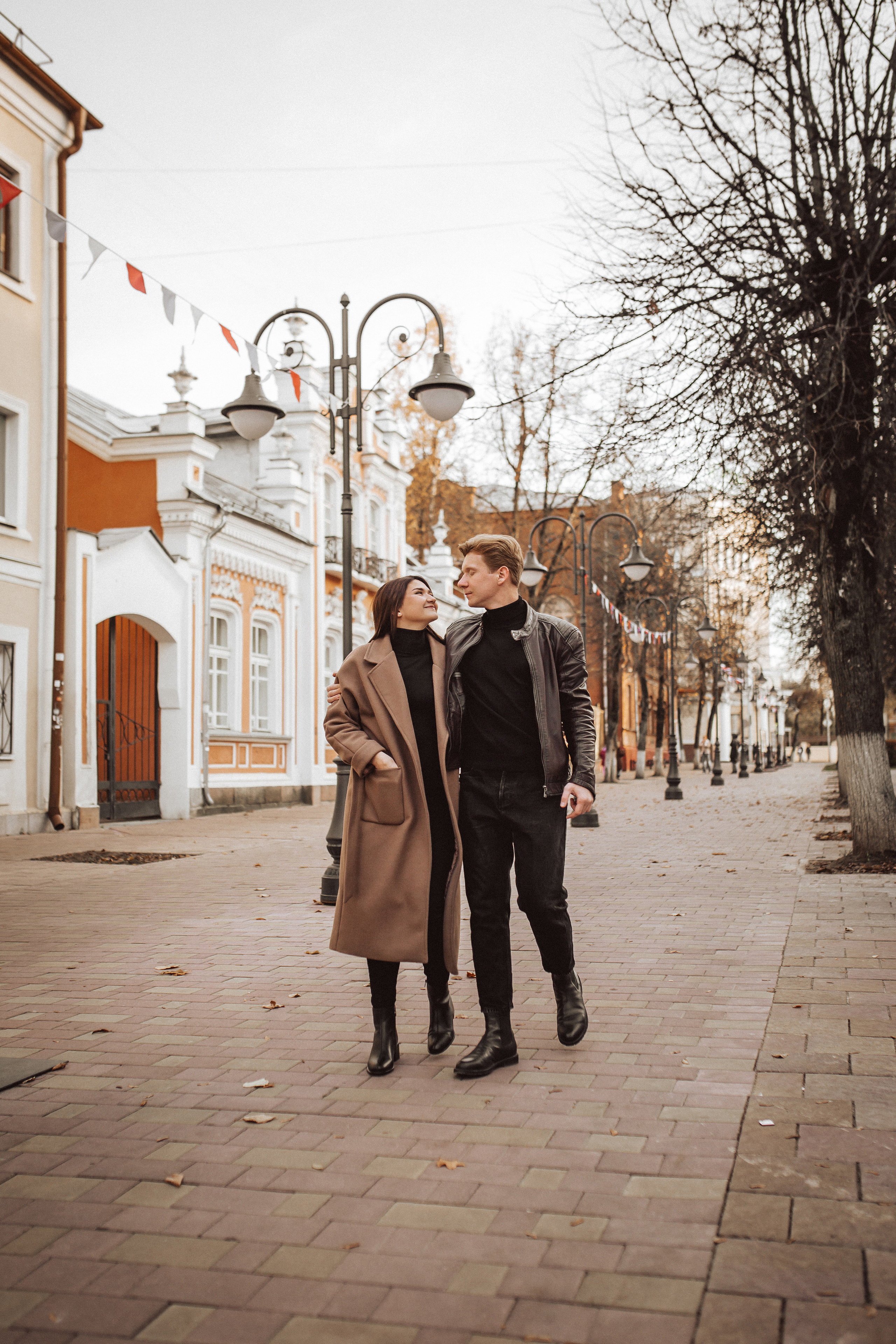 Дмитрий и Анастасия прогулка по центру. Фотограф в Смоленске Ольга Давыдова