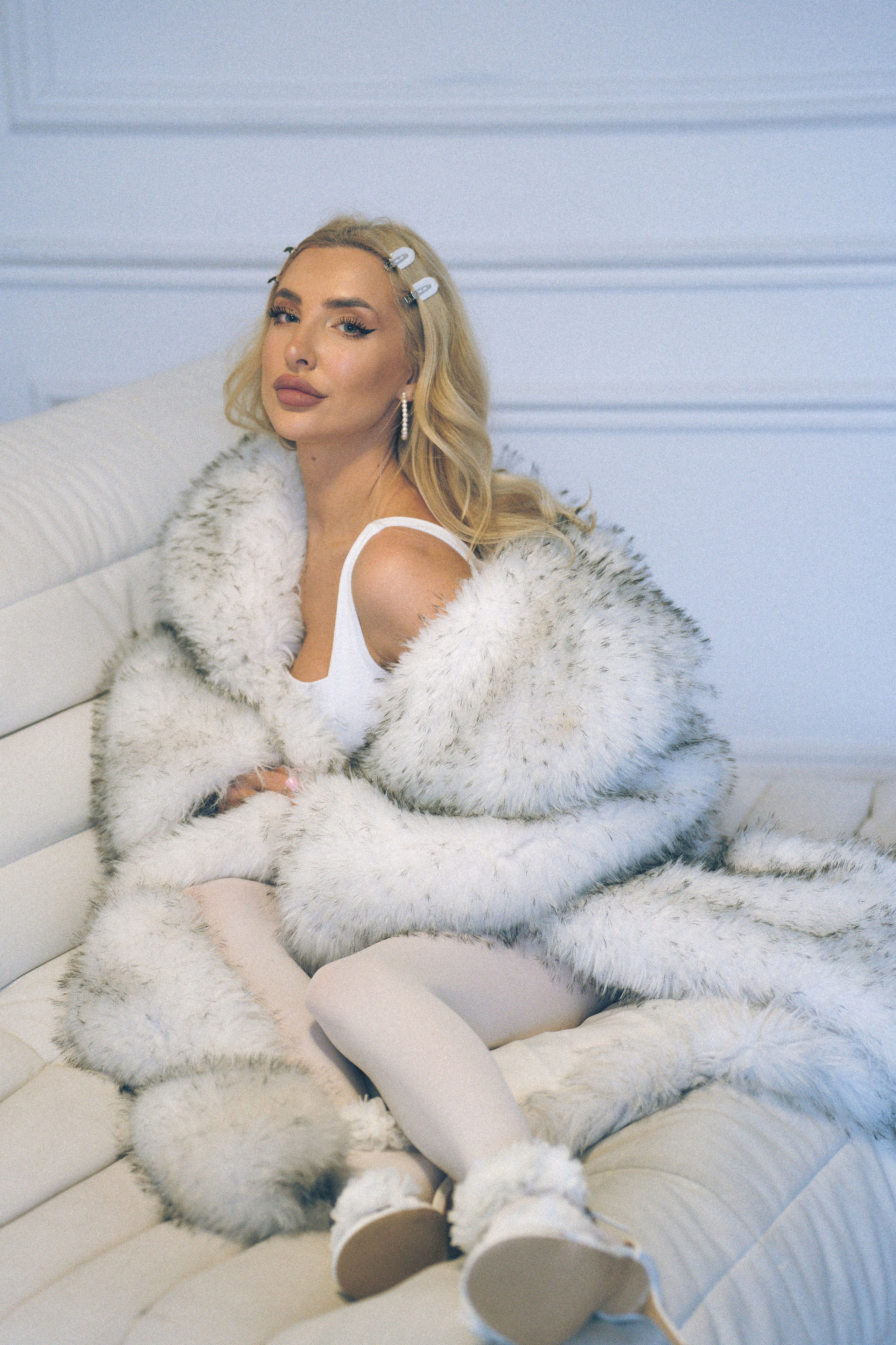 МИНИМАЛИЗМ В СТУДИИ НА ЧЕРНЫШЕВСКОЙ В СТУДИИ С БАЛКОНОМ. Профессиональный фотограф, Санкт-Петербург — Виктория Богомолова