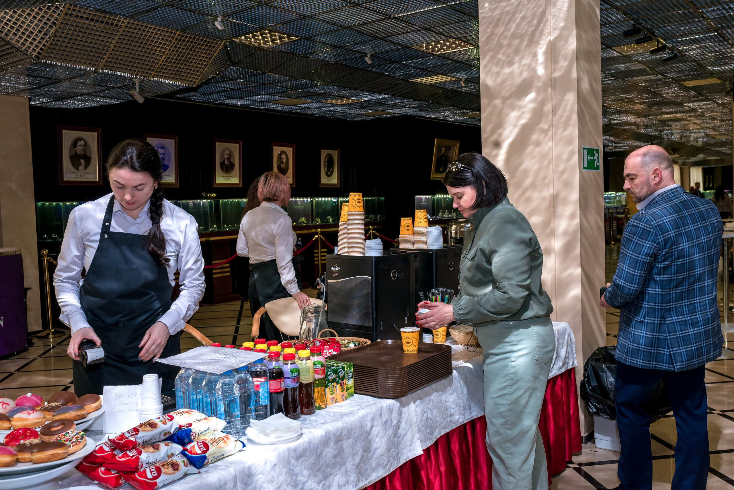 Показ Итальянской моды в России весна 2022. Женский фотограф Крещение Венчание Москва Брянск