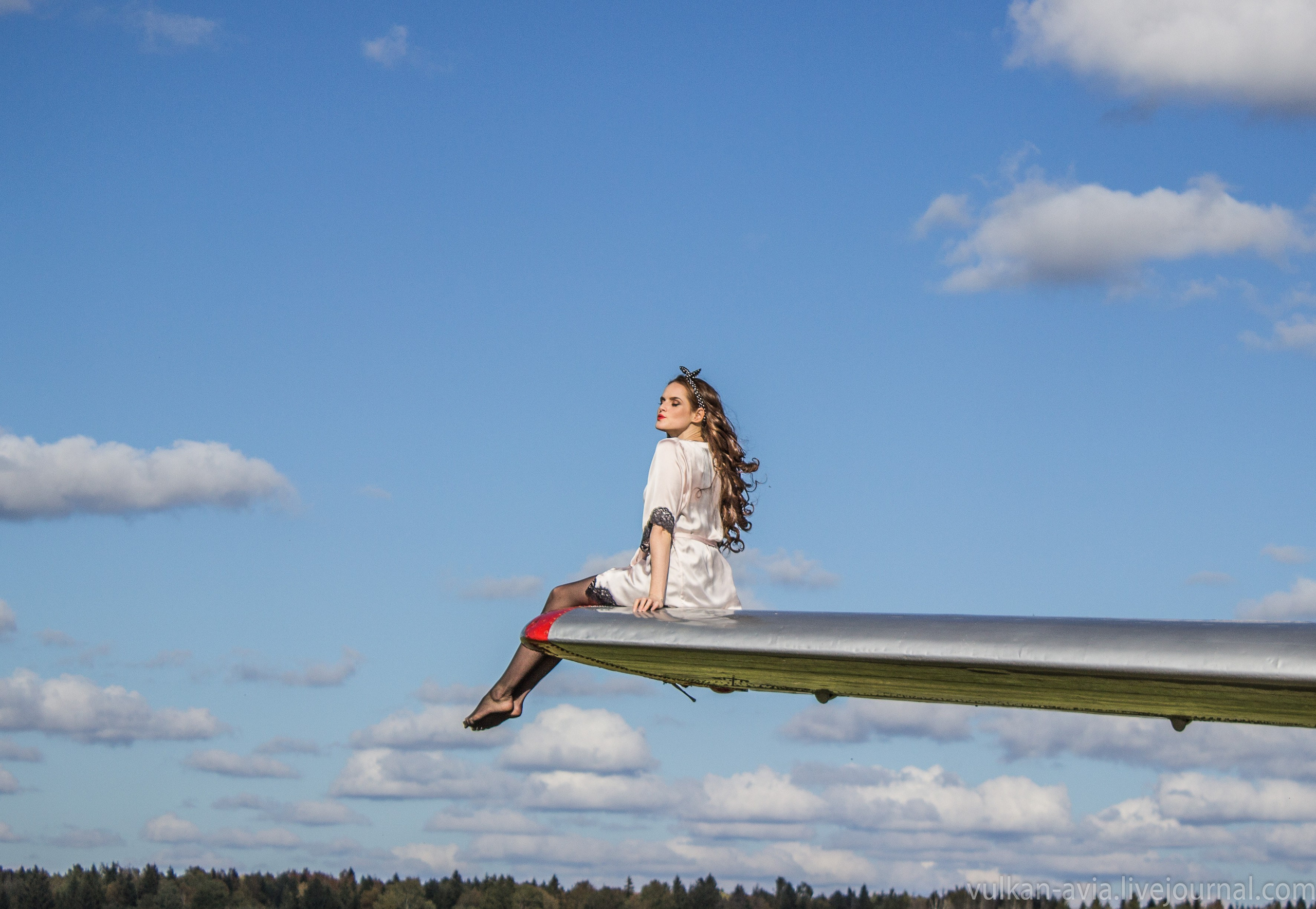 Ил-14Т «Пингвин» в съёмках клипа группы «Сопрано» (2015 г.). Авиационная техника для кино, рекламы и фотосессий