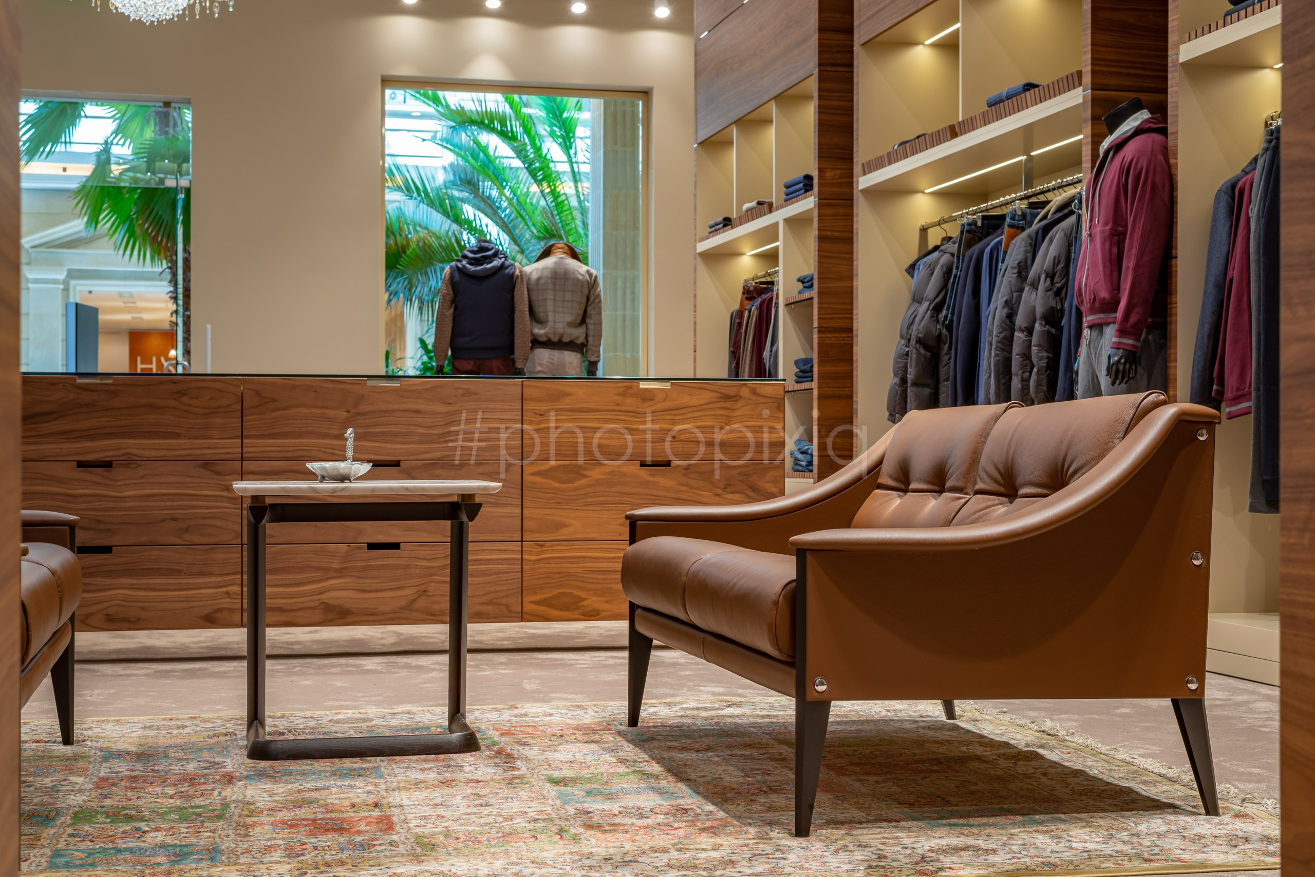 Интерьерная съёмка магазина одежды CORTIGIANI. Интерьерная съёмка и виртуальные туры — Интерьерный фотограф Кузнецов Сергей (photopixiq)