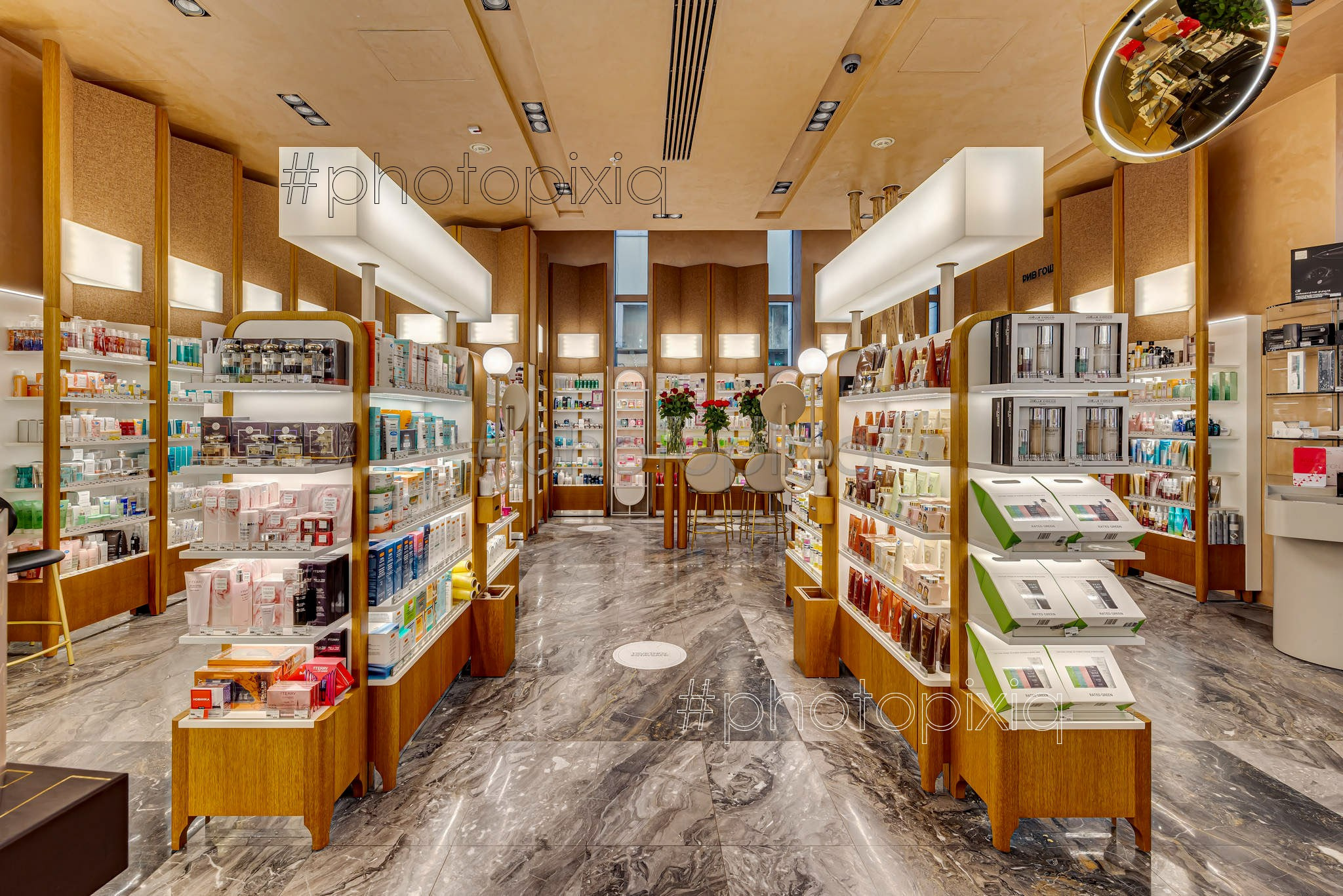 Интерьерная съёмка магазина парфюмерии и косметики Рив Гош. Интерьерная съёмка и виртуальные туры — Интерьерный фотограф Кузнецов Сергей (photopixiq)