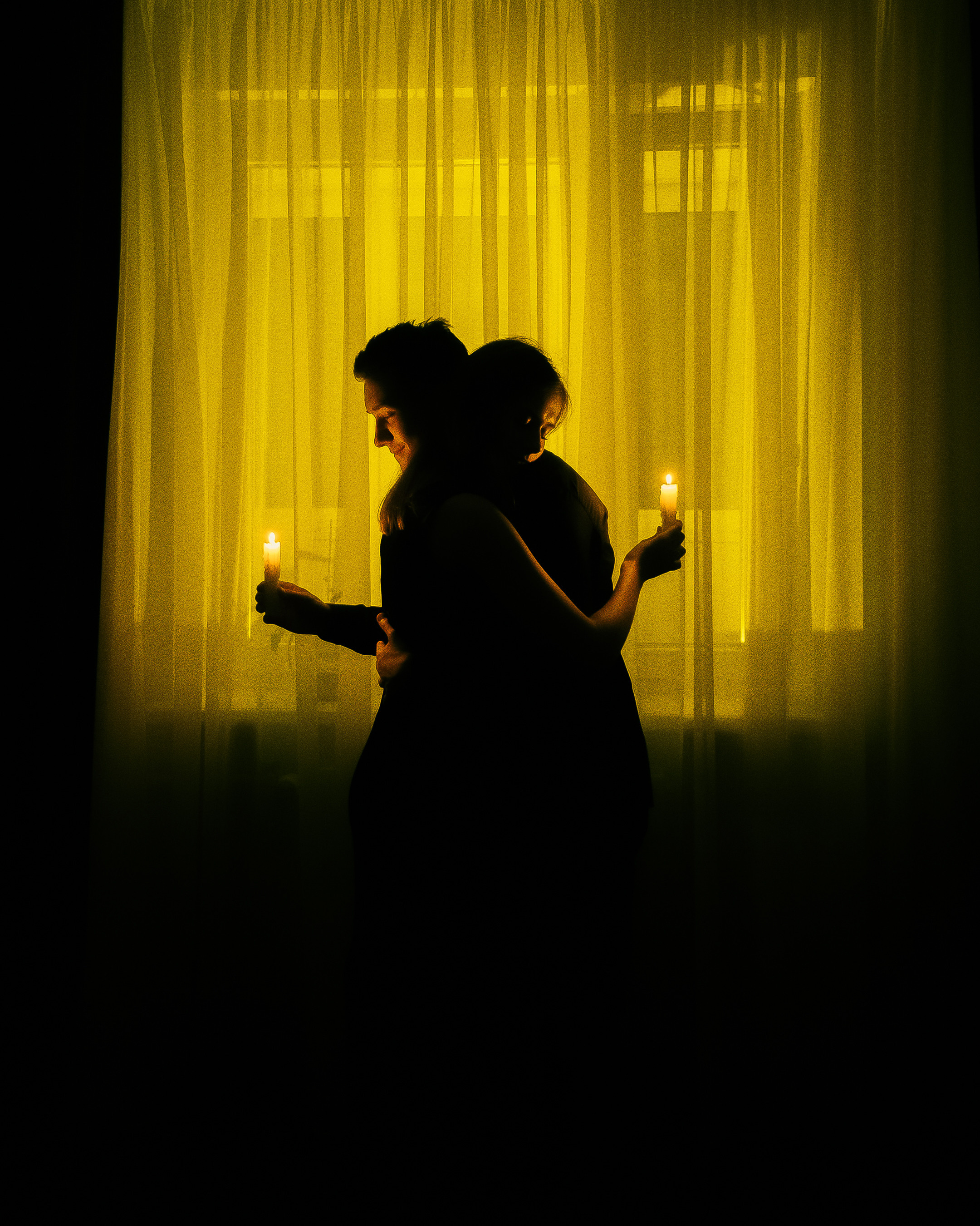 Coppia di ripresa. Fotografo a Mosca con un’atmosfera notturna di foto