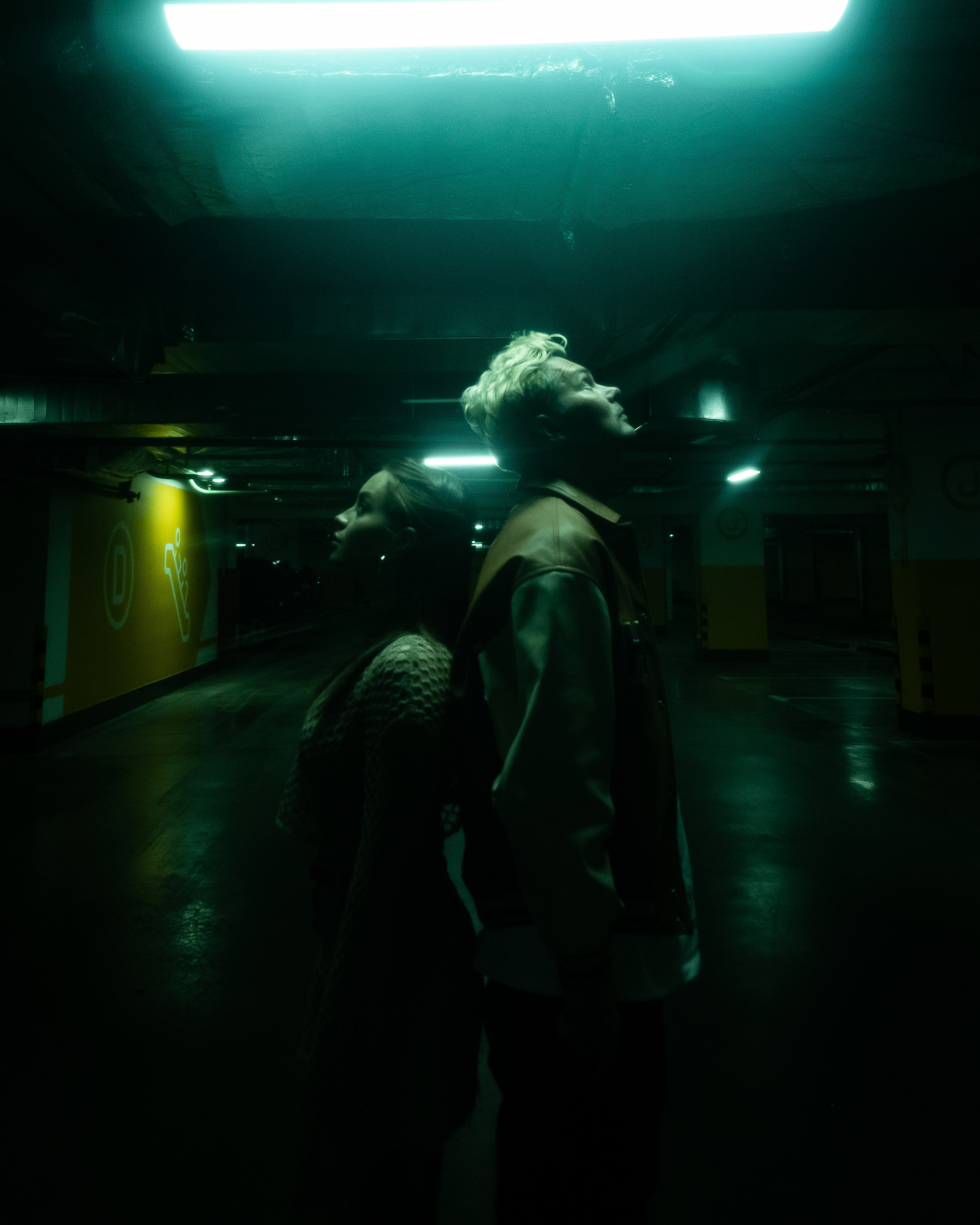 Coppia di ripresa. Fotografo a Mosca con un’atmosfera notturna di foto