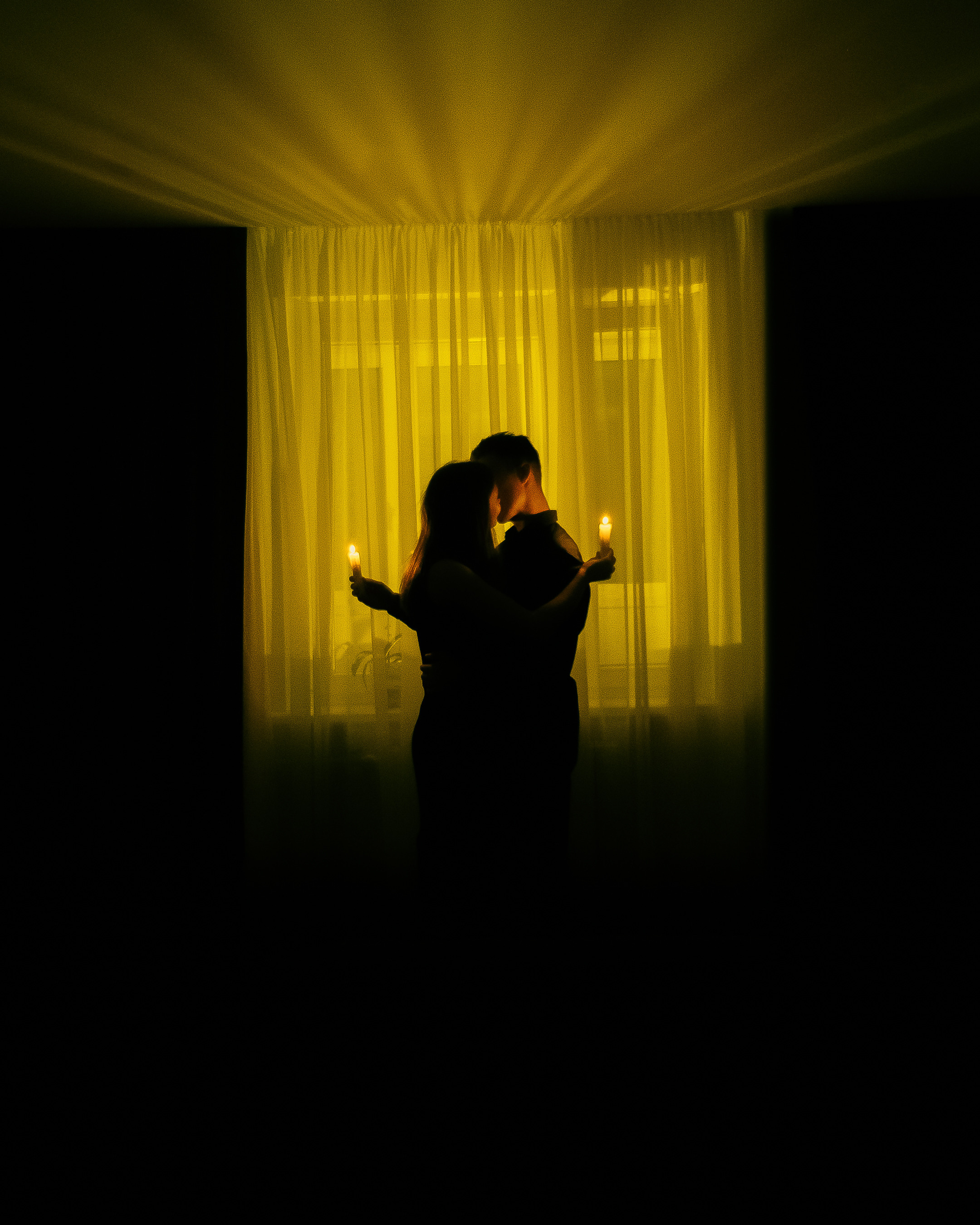 Coppia di ripresa. Fotografo a Mosca con un’atmosfera notturna di foto