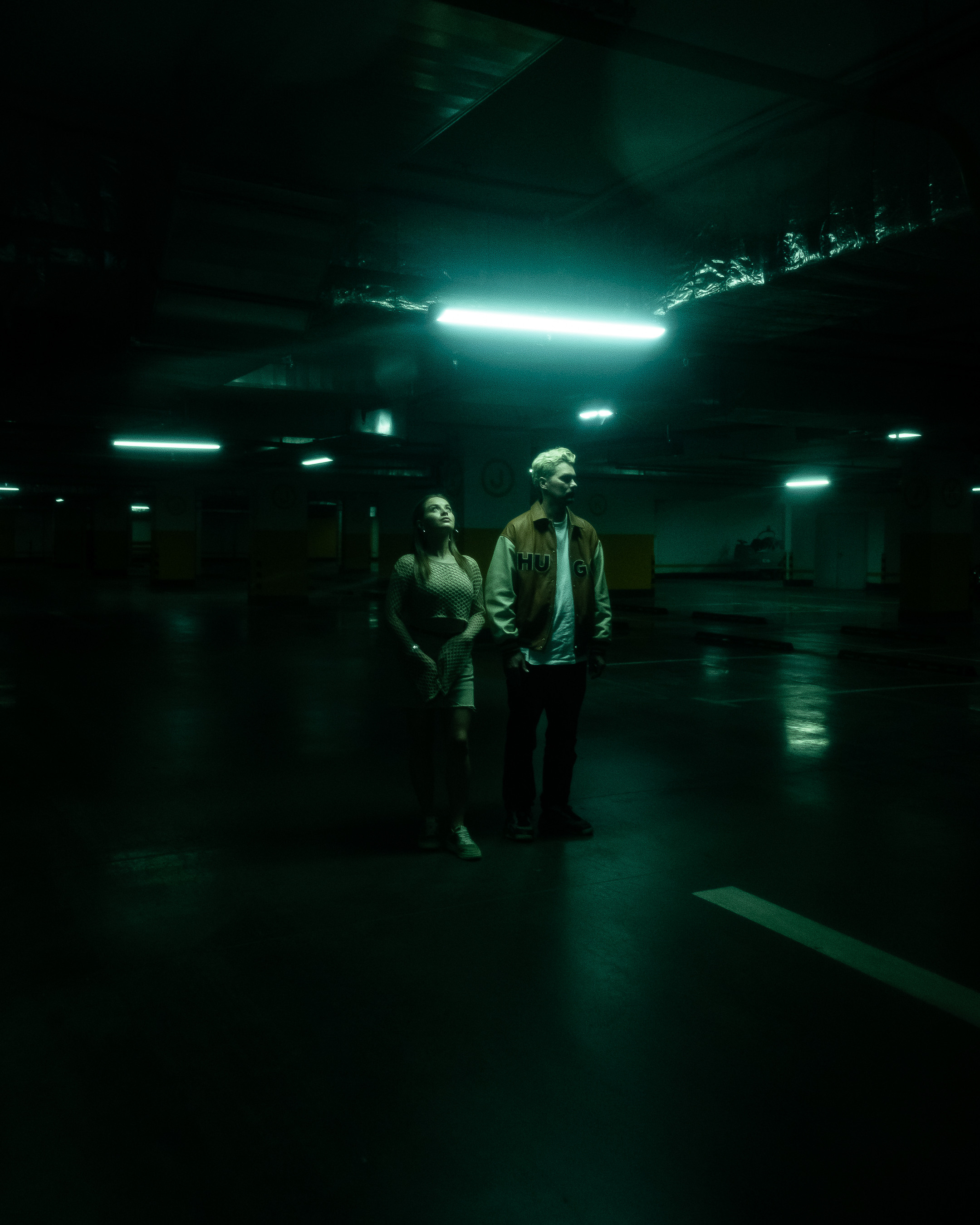 Coppia di ripresa. Fotografo a Mosca con un’atmosfera notturna di foto