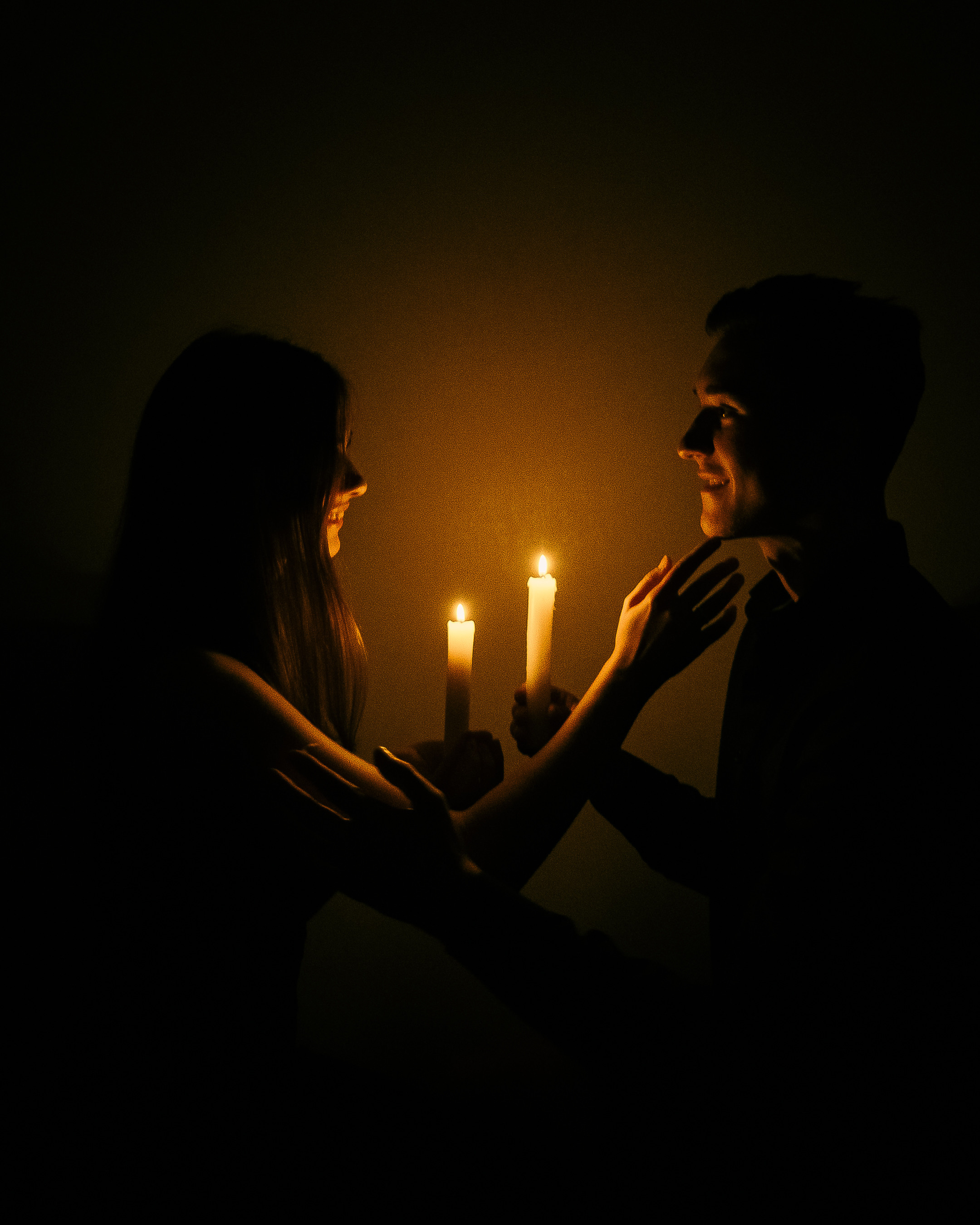 Coppia di ripresa. Fotografo a Mosca con un’atmosfera notturna di foto