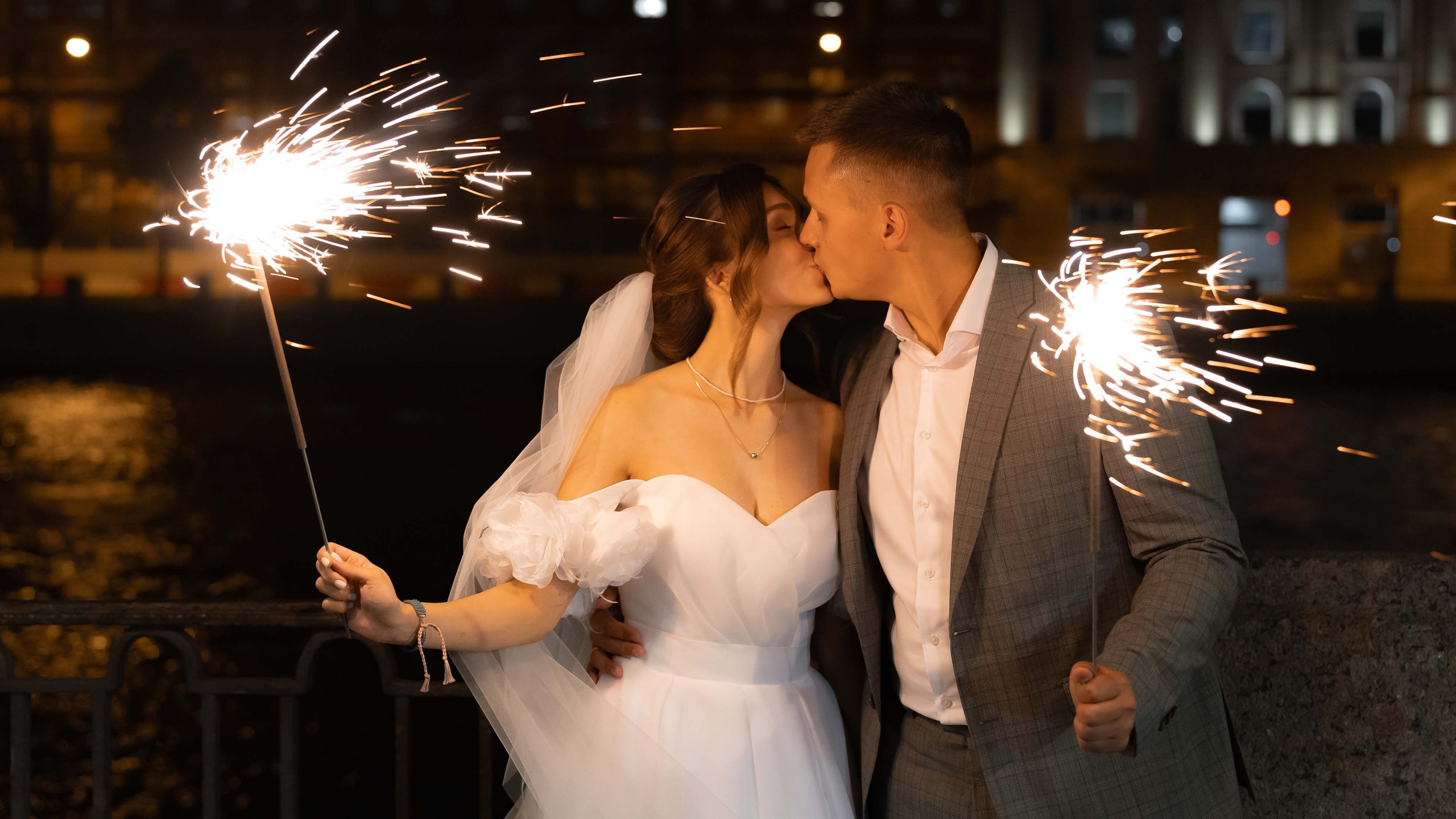 Полина и Влад — утро в «Астории» и прогулка у Исаакия. Свадебный фотограф Дмитрий Родионов — Санкт-Петербург и Ленинградская область