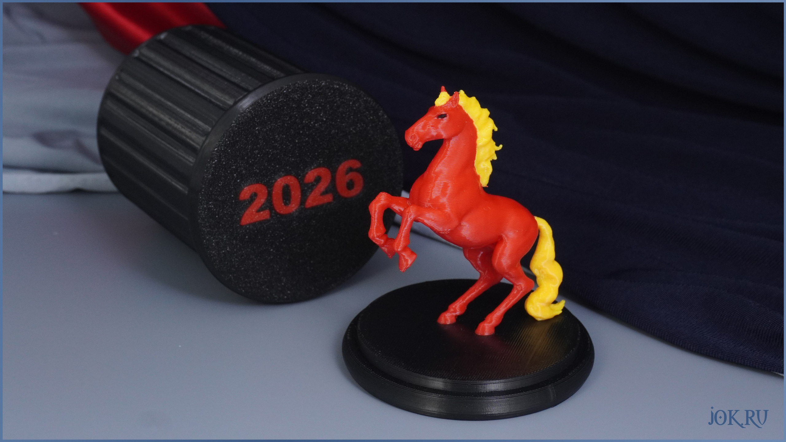 Фигурка огненной лошади — эстетичный и значимый подарок для близких на новогодние праздники.