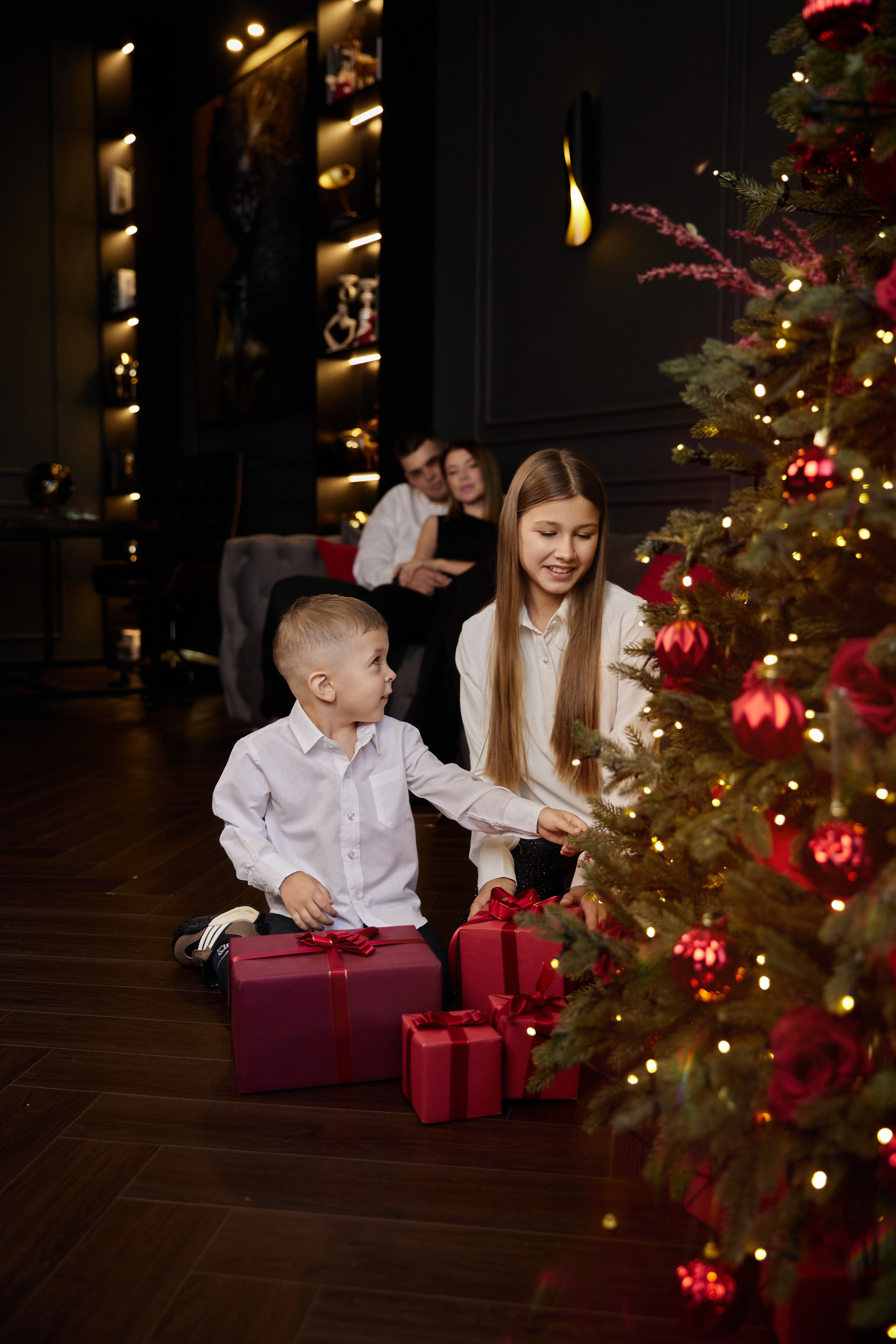 Марина с семьей. Фотограф женского портрета, беременности и материнства Харькова Елена