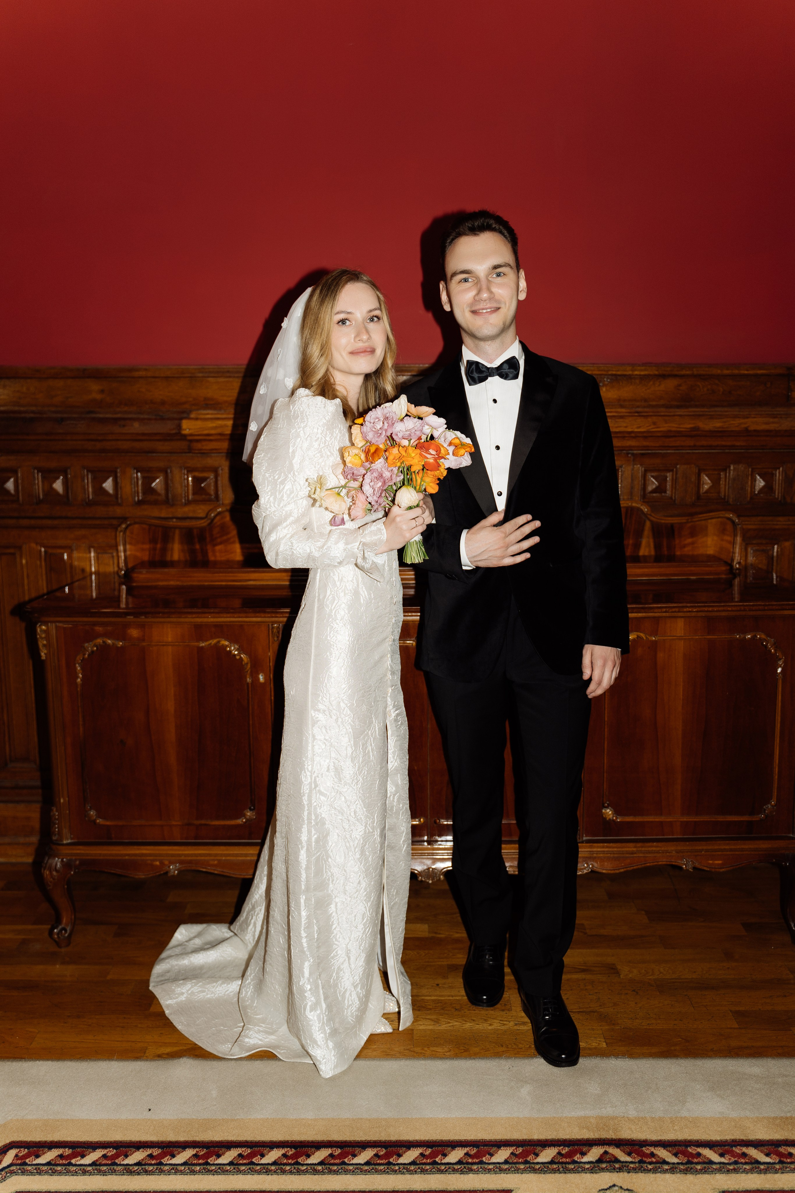 Камерная свадьба на фонтанке в сезонах. Свадебный фотограф организатор в Санкт-Петербурге Ассоль Опарина