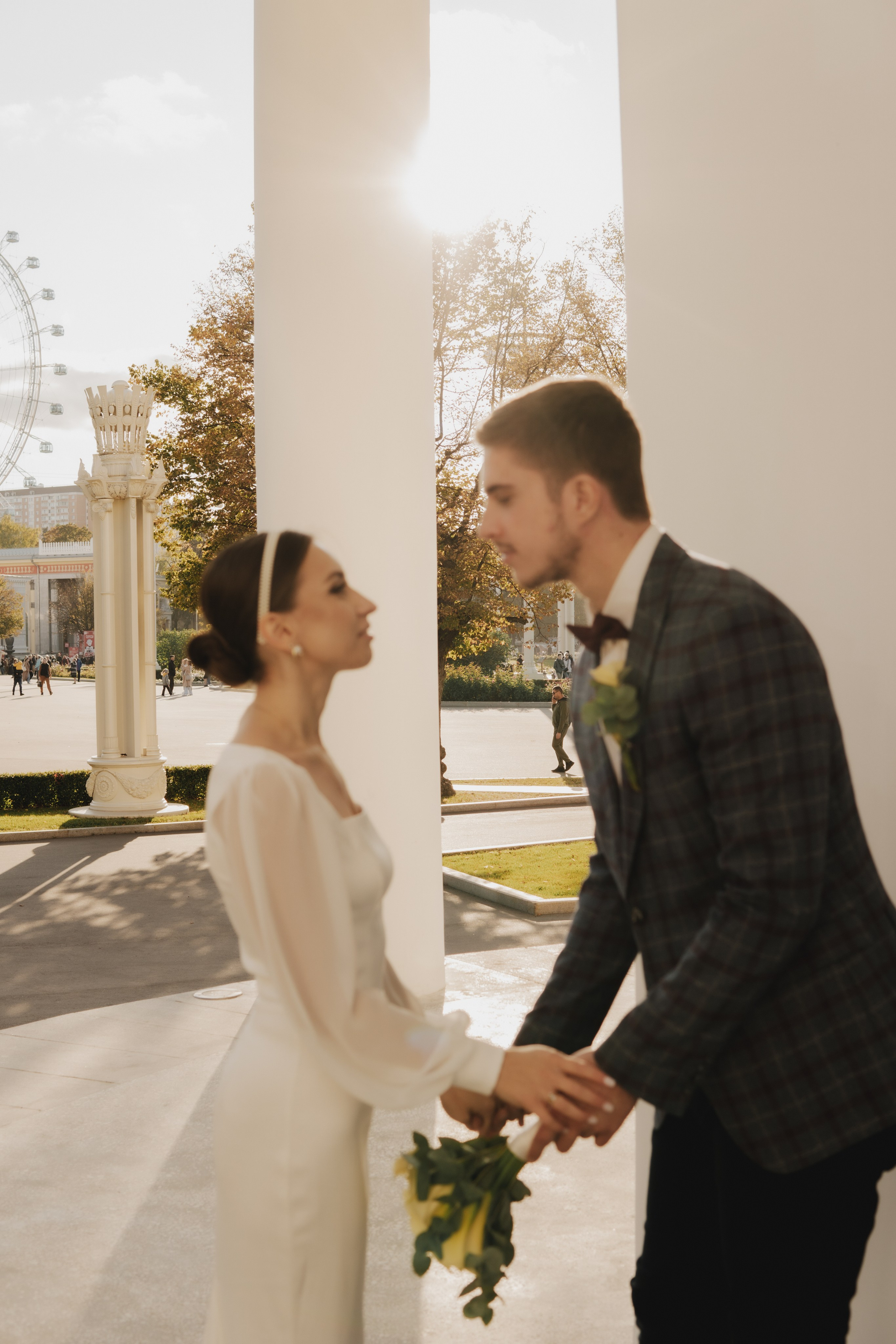 Свадебная прогулка. Мы тонем в лучах нежных объятий. Свадебный и портретный фотограф в Москве, Светлана Янковая