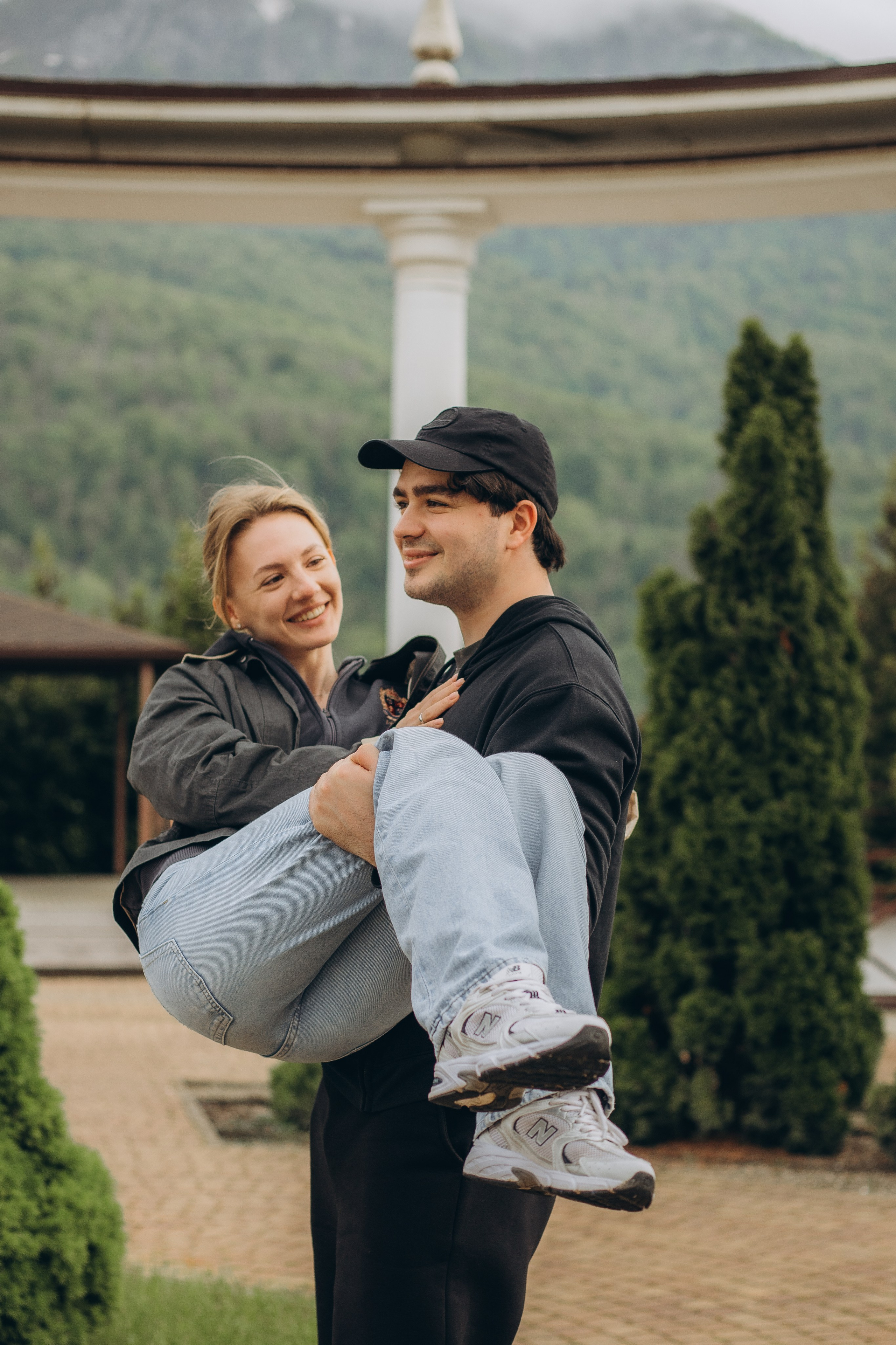 Фруктовый сад. Семейный и свадебный фотограф Сочи Адлер Сириус Красная поляна