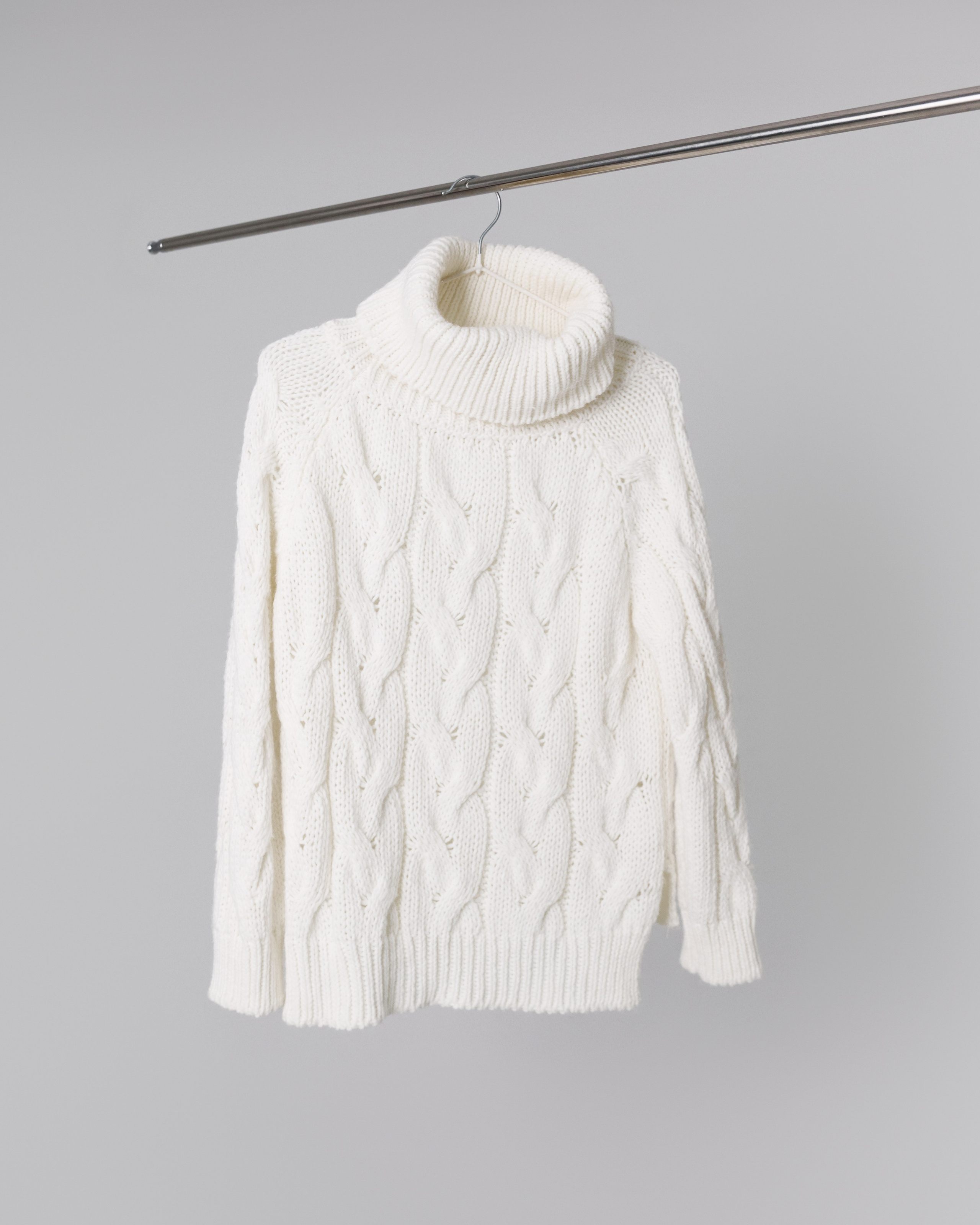 Свитер 500 руб/час Размер S, M, L | Залоговая стоимость - 3000 руб 