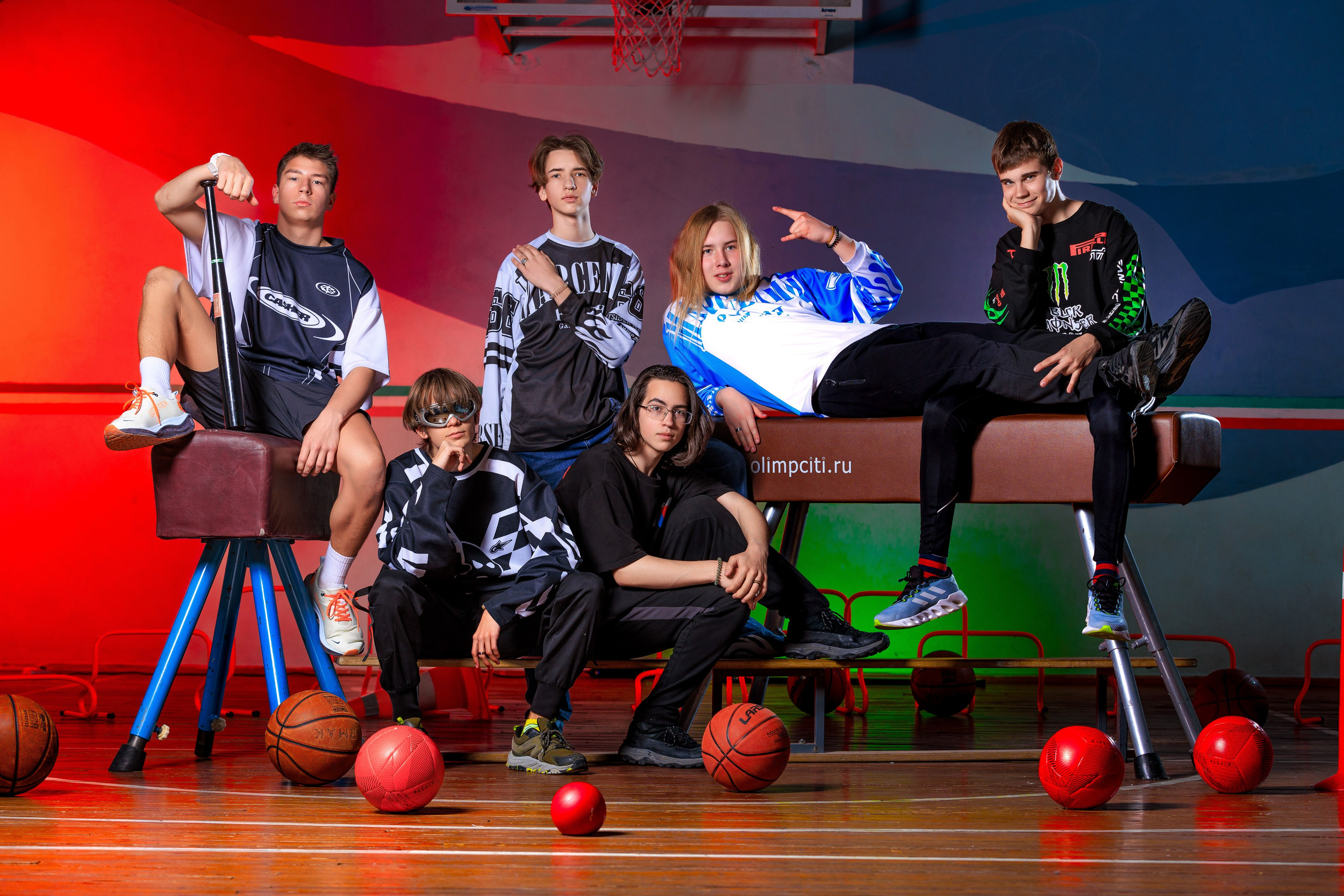 Смотреть фотки в спортзале. Выпускные альбомы Геленджик, Новороссийск, Краснодар, Туапсе