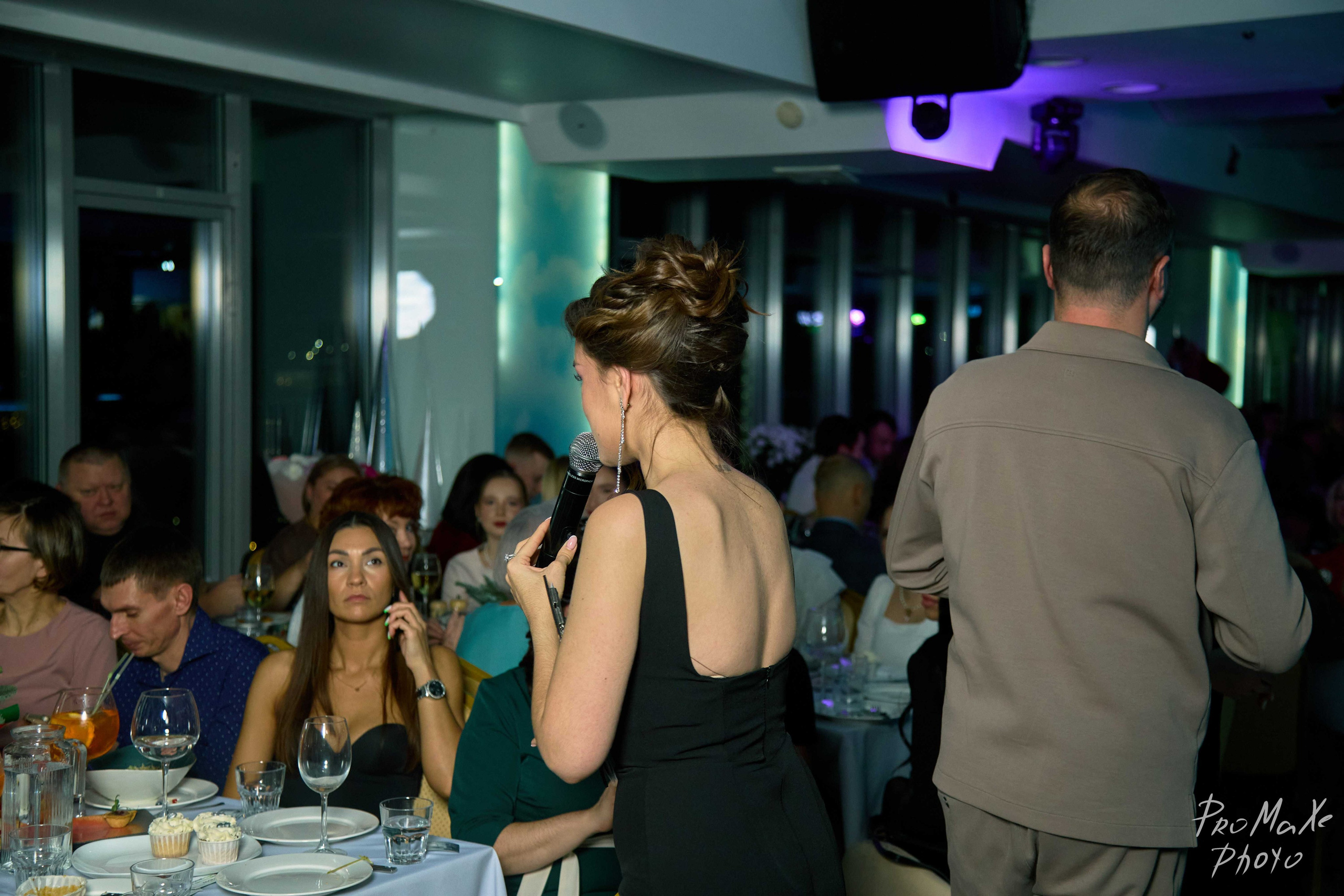 Зал КРАСА МАСС-МЕДИА ЧУВАШИИ. Владимир Суздалов (ProMaXe) — Портретный фотограф, тематические фотосессии в Чебоксарах