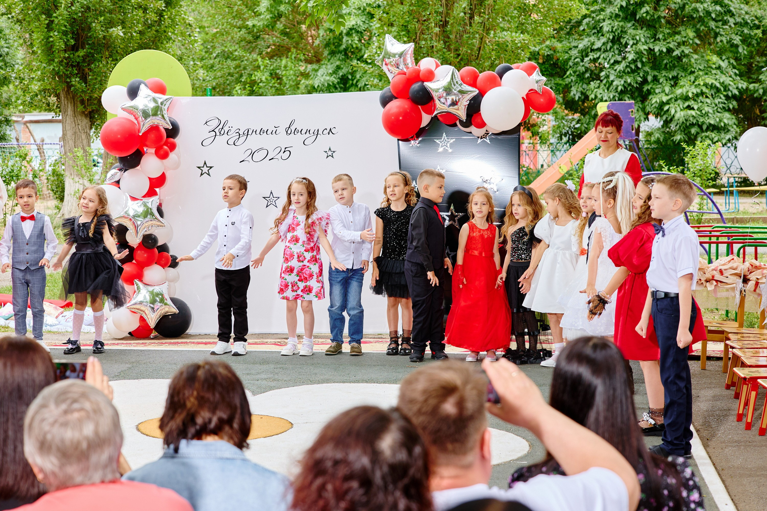 Выпускной 45 сад. Фотограф Выпускные альбомы Таганрог Сергей Коробченко