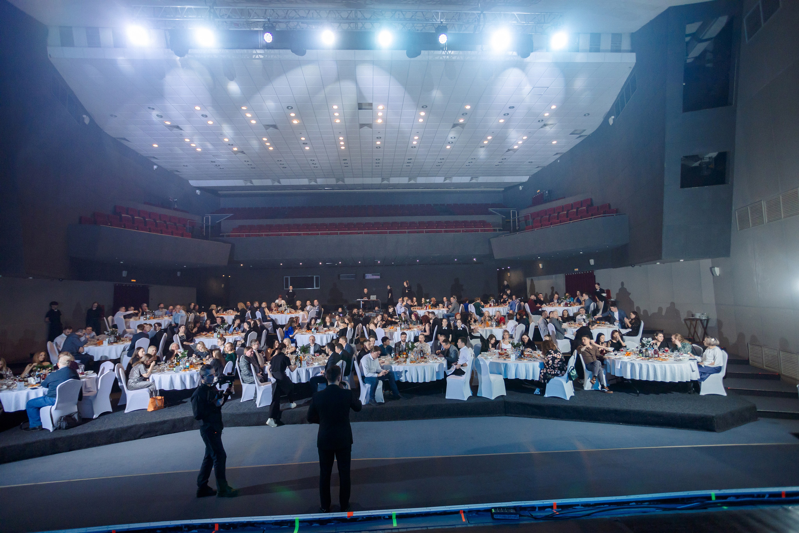 РЕПОРТАЖ: НОВЫЙ ГОД В ДК МЕТАЛЛУРГ. Профессиональный фотограф в Ижевске Леша Петров