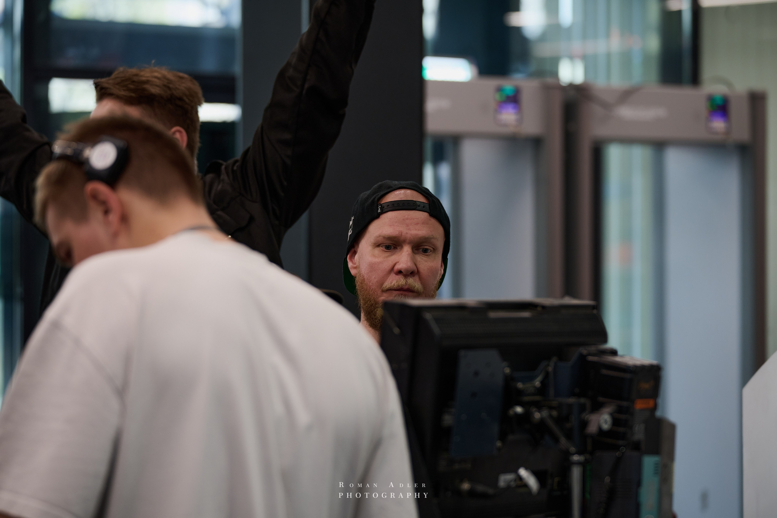 Репортаж со съёмок фильма «Своя в доску». Фотограф Роман Адлер