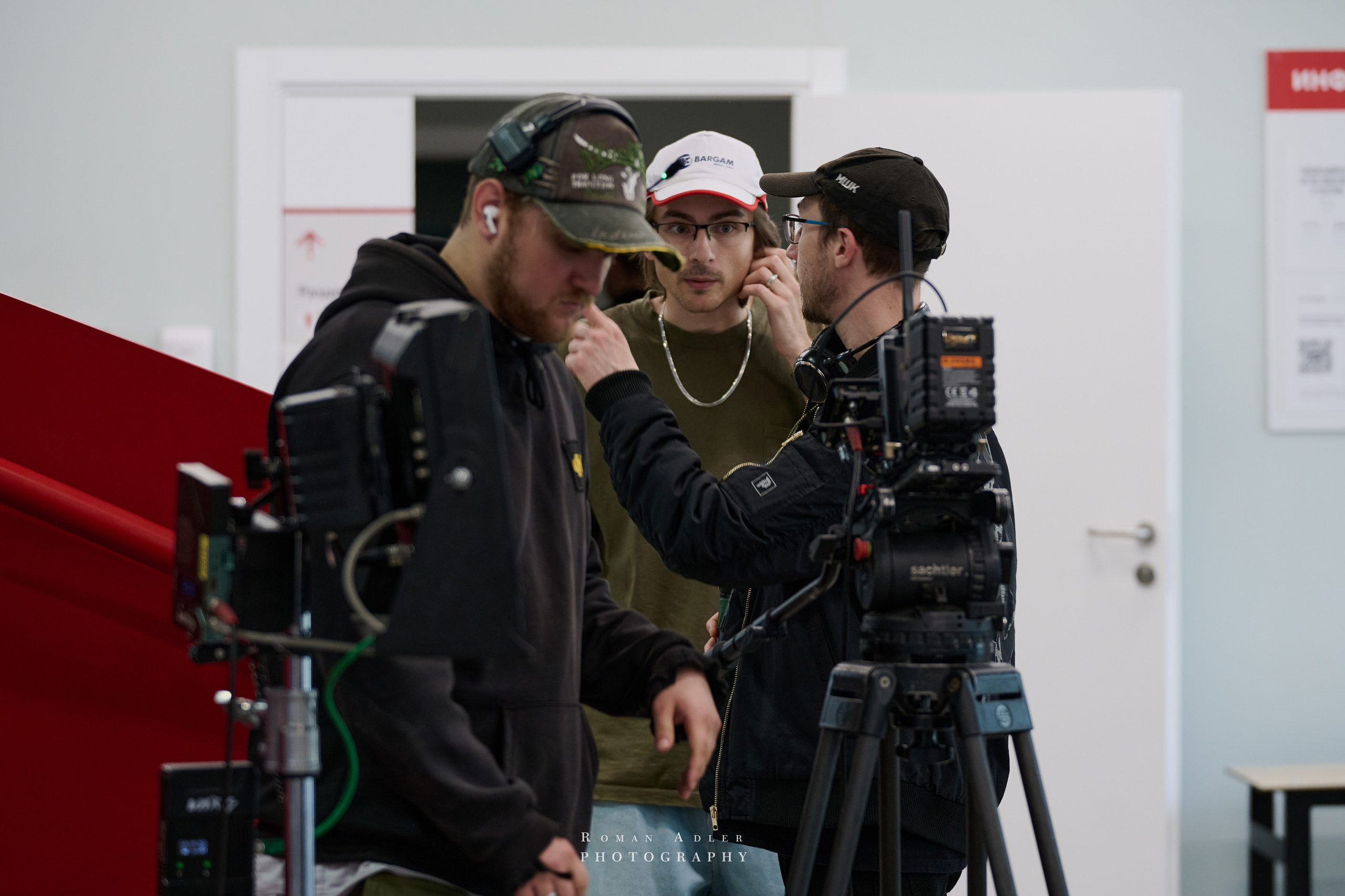 Репортаж со съёмок фильма «Своя в доску». Фотограф Роман Адлер