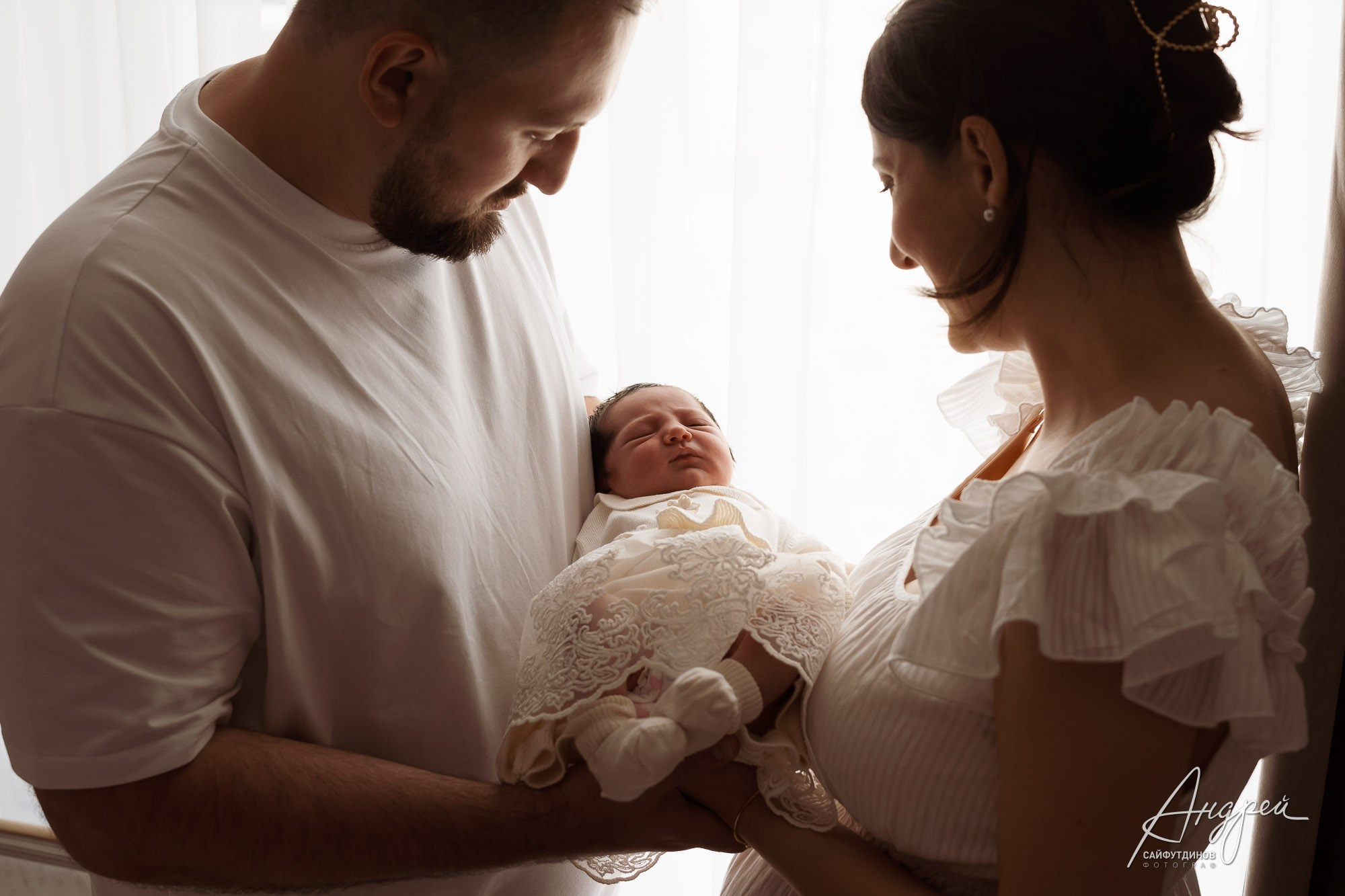 Мама, папа и новорожденный ребенок, семейная фотосессия в Ростове-на-Дону, фотограф Андрей Сайфутдинов.