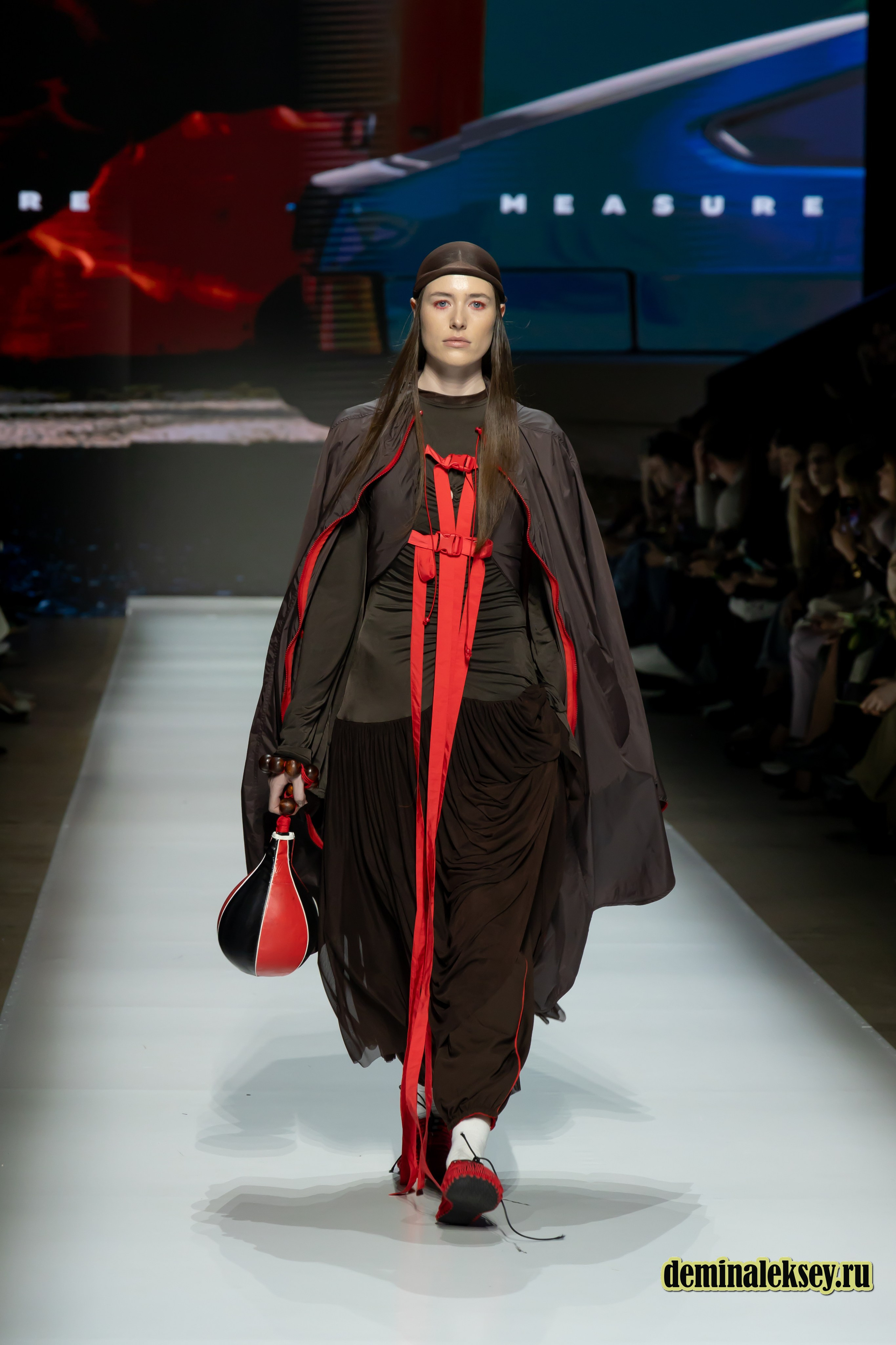 Московская неделя моды 2024 4 октября дизайнер Measure Махачкала. Репортажный, семейный и студийный фотограф в Москве Демин Алексей