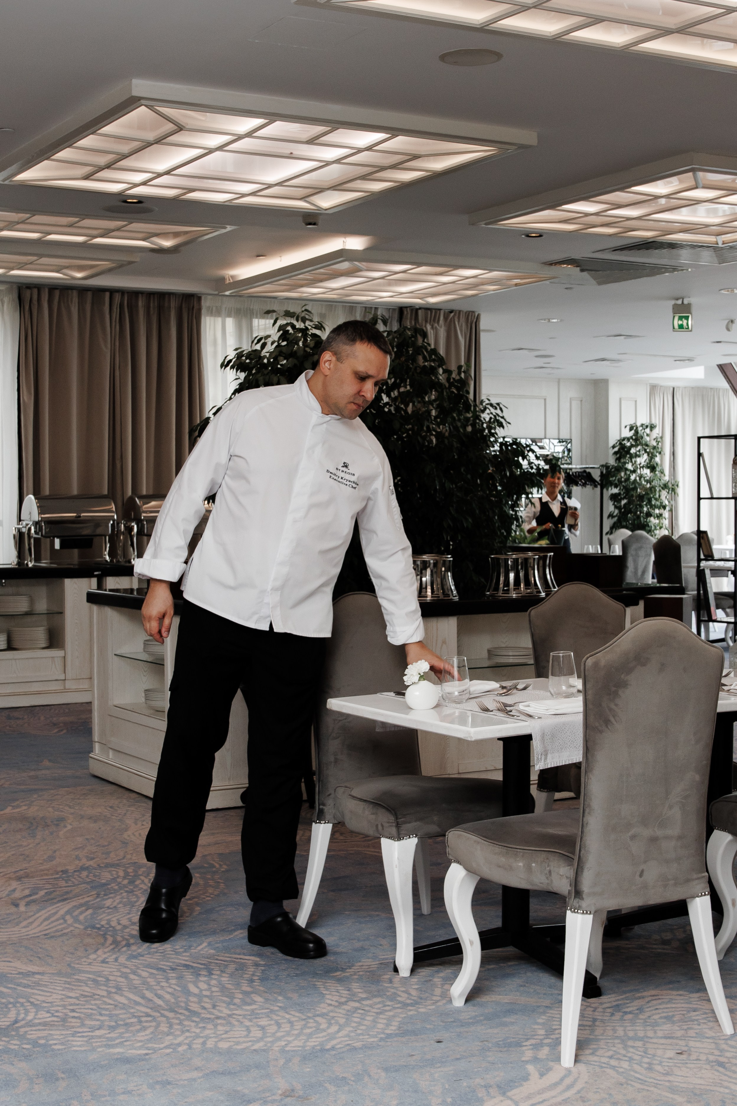 Дмитрий Крючков, шеф-повар отеля The St. Regis Moscow Nikolskaya. Свадебный/Портретный фотограф снимаю в Москве