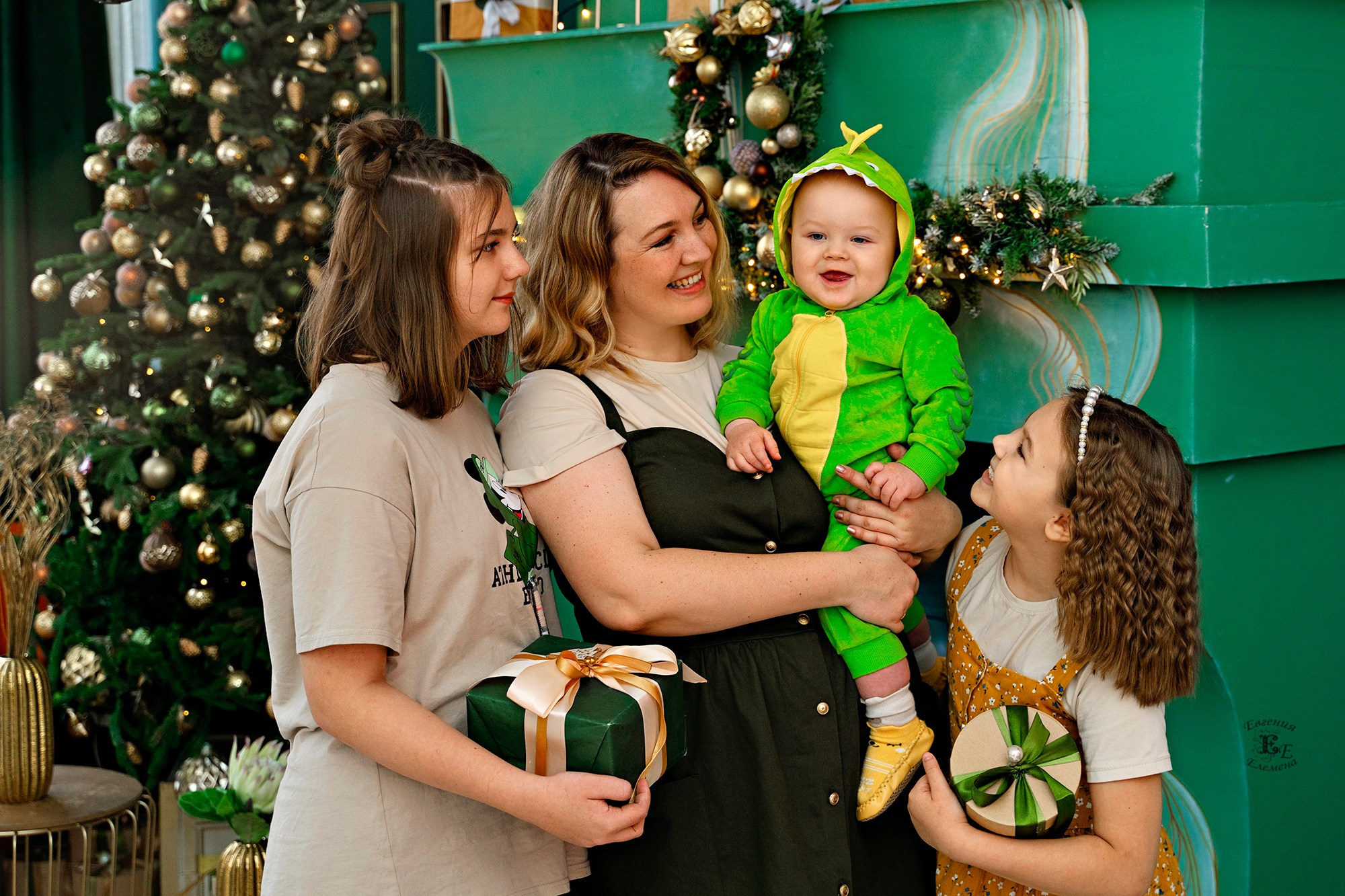 В студийном интерьере. Семейный и портретный фотограф в Санкт-Петербурге Евгения Елемена