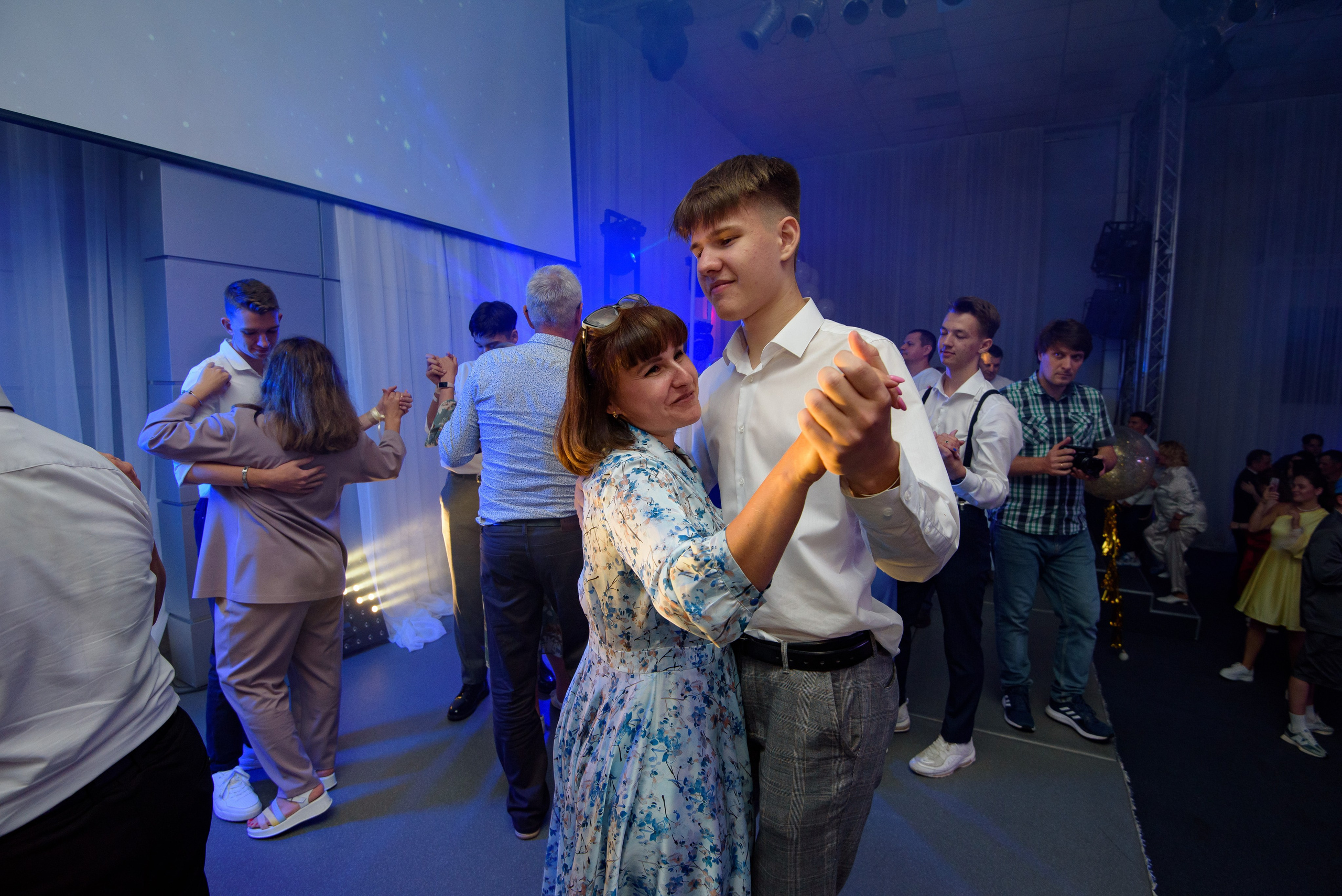 Выпускной 9-11классы. Выпускные книги Анапа Новороссийск Краснодар