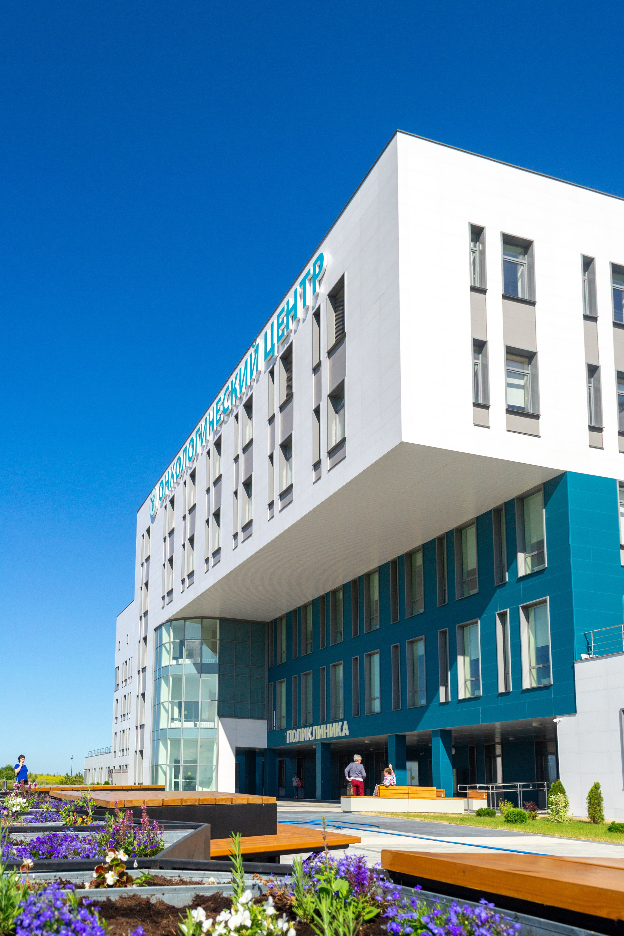 Тульская областная онкологическая больница (лето-цветы, NIKON D3100 35 мм F1,8)). Фотограф в Туле Крупский АнДРей. Фотостудия «КАДР71» в Туле