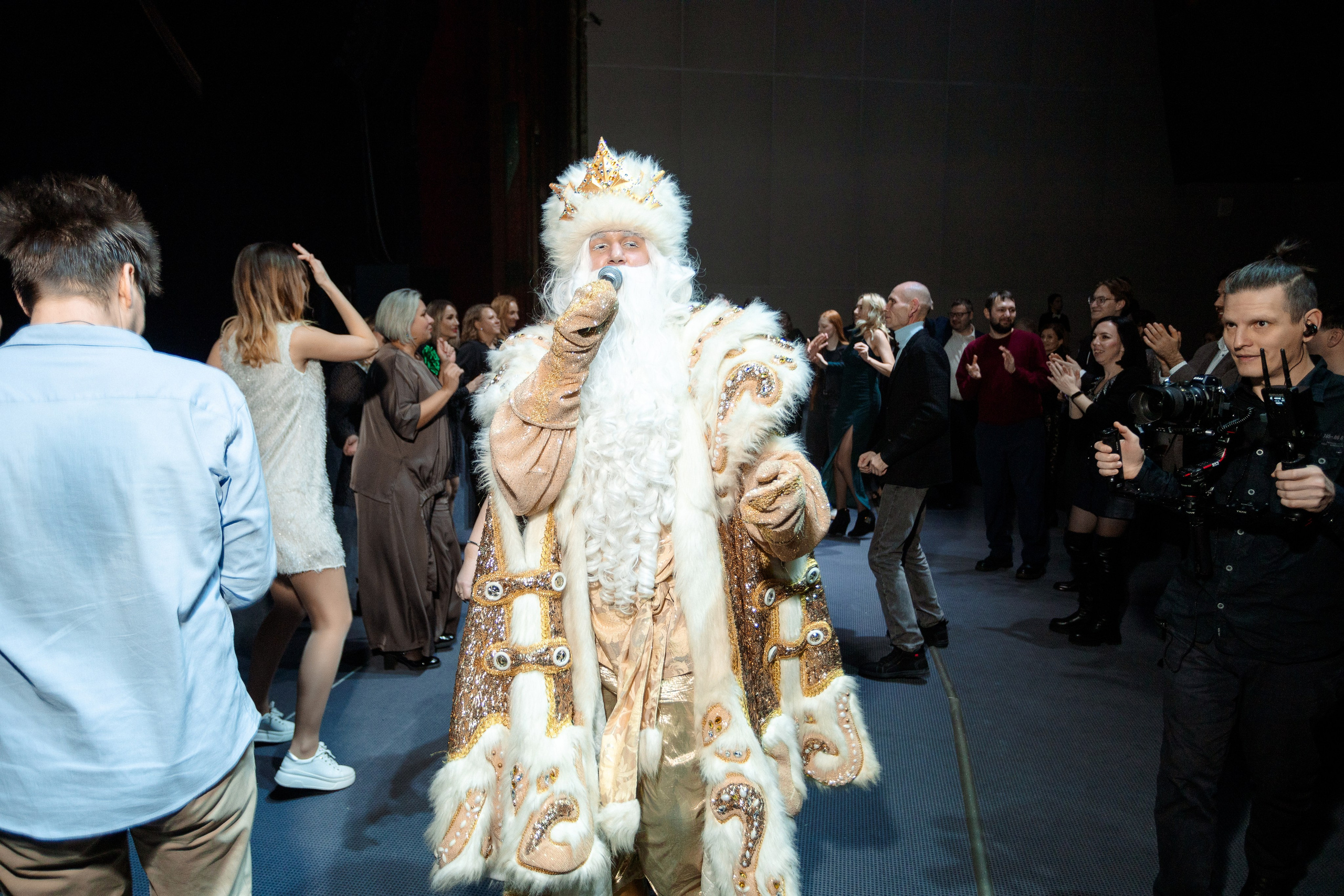 РЕПОРТАЖ: НОВЫЙ ГОД В ДК МЕТАЛЛУРГ. Профессиональный фотограф в Ижевске Леша Петров