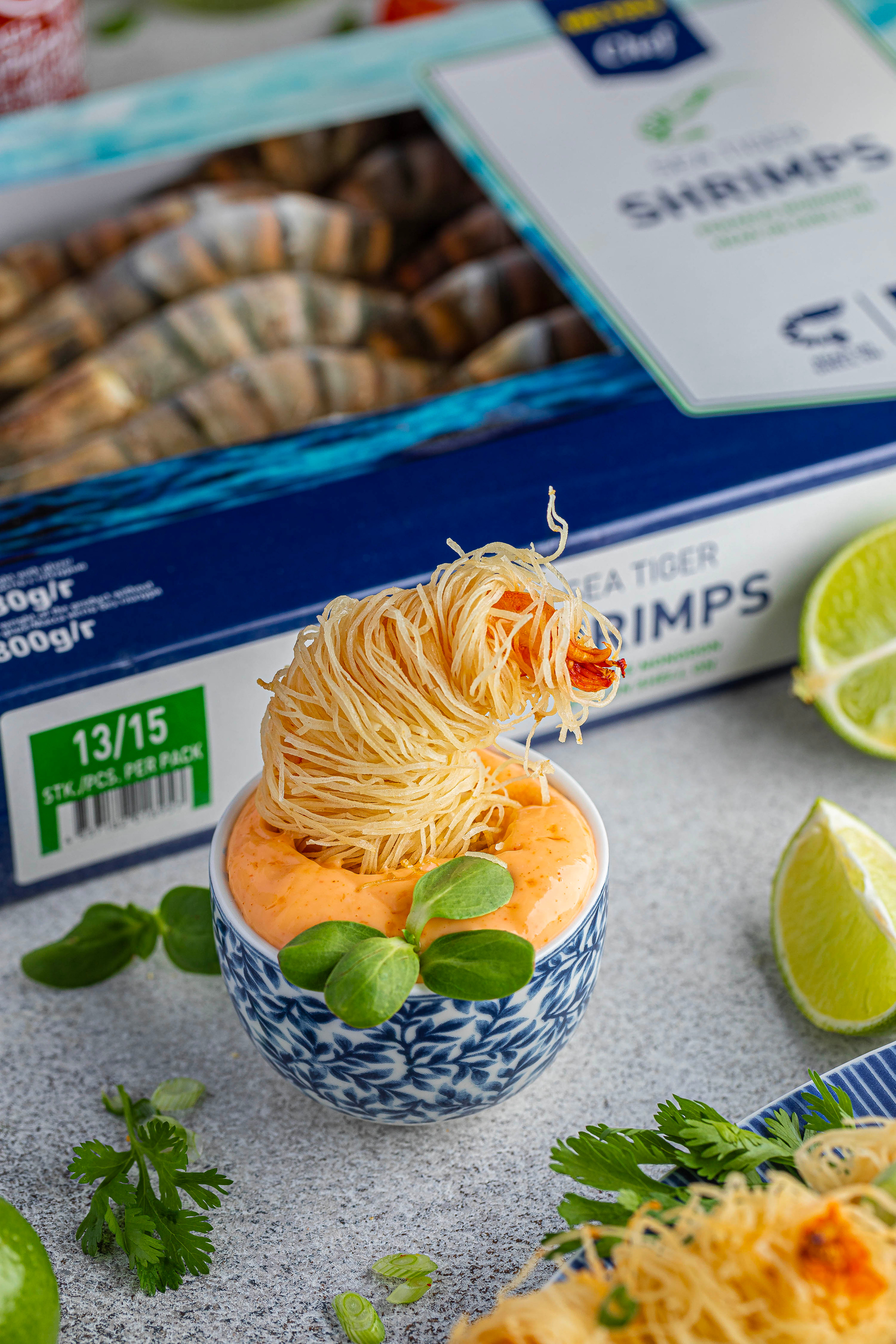 Королевские креветки в тесте катаифи с пикантным азиатским соусом 