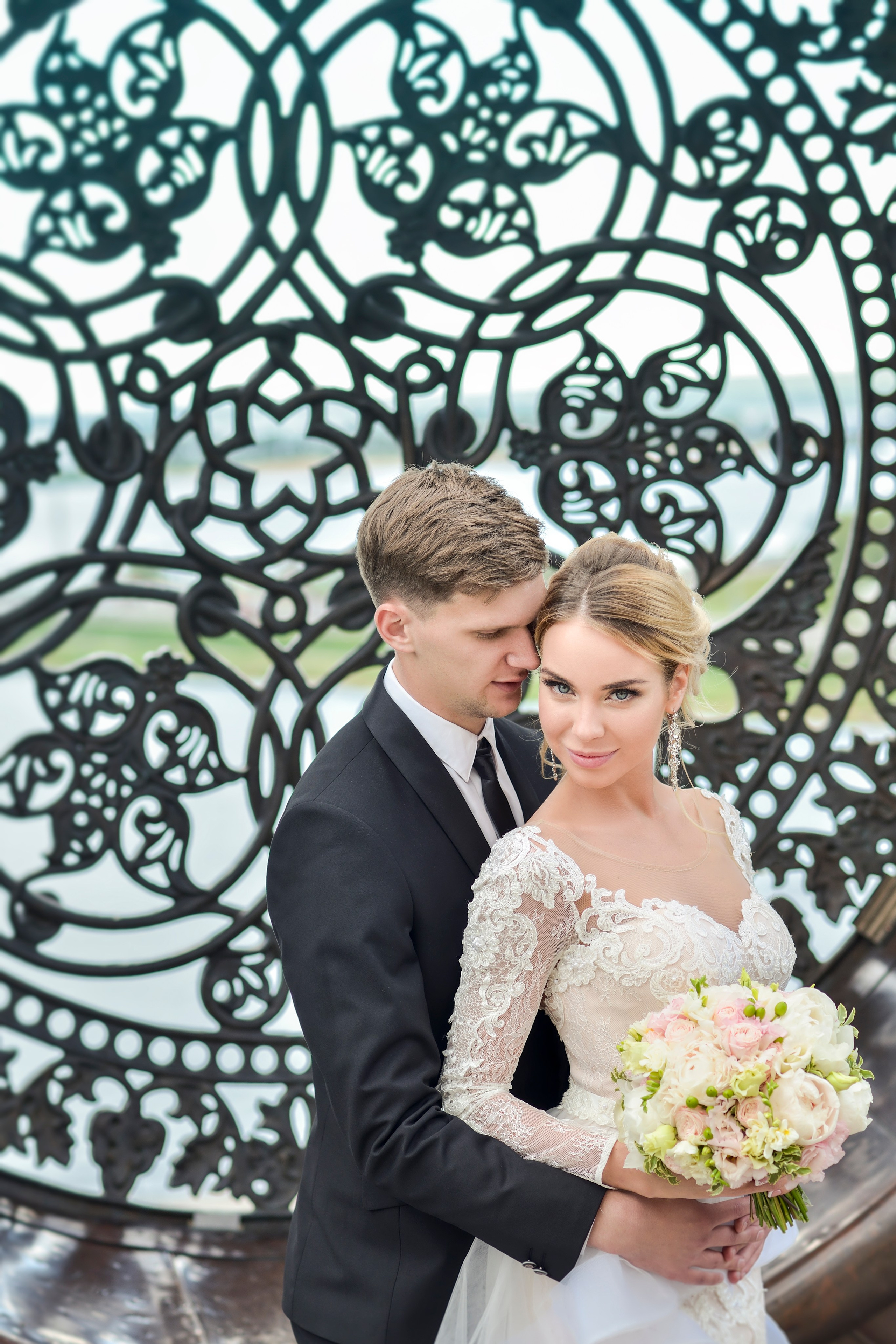 Свадебная Фотосессия в г. казани | Фотограф на Свадьбу в г. Казани Фотограф Садег Азарми тел. +79172288430 ✔ Сборы невесты и жениха✔ Утро невесты (детали, эмоции, подготовка)✔ Репортажная съёмка ЗАГСа и выездной регистрации✔ Свадебная прогулка✔ Фотосъёмка банкета и вечеринки✔ Креативные и тематические свадьбы✔ Свадьба на природе (лайфстайл)✔ Девичники и мальчишники