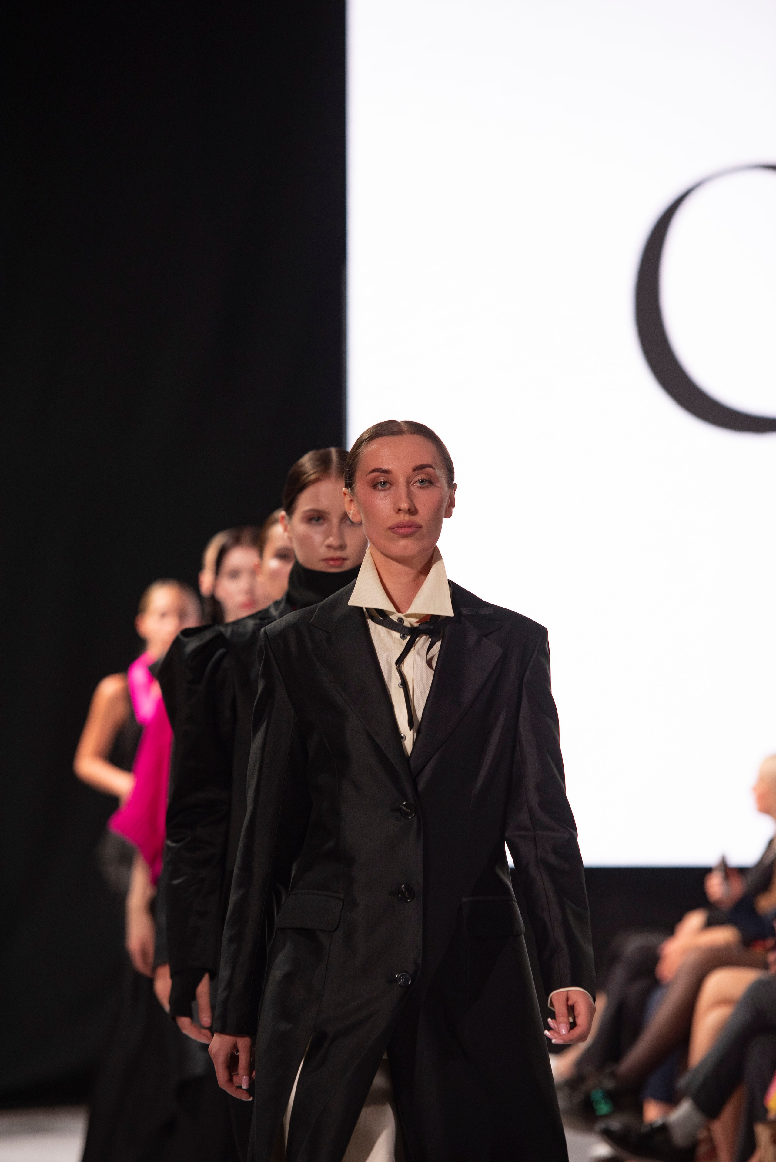 Фотограф на модельный показ. Свадебный, семейный, фэшн фотограф, школьный фотограф в Сочи