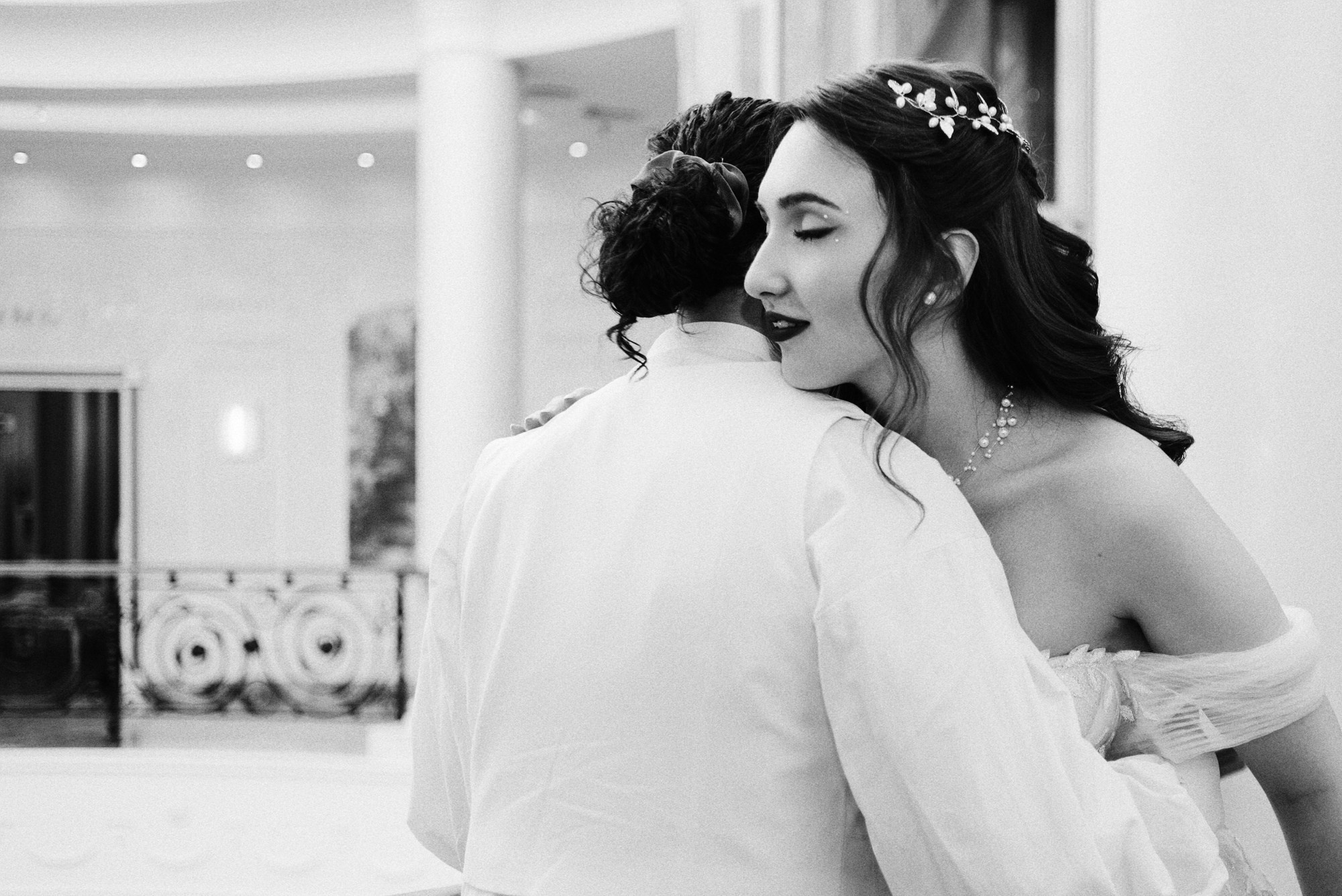 Свадебная фотосессия в Тюмени: ЗАГС, Мост Влюбленных и Монастырь | Фотограф Дарья Мустафина. Портретный фотограф Тюмень Дарья Мустафина