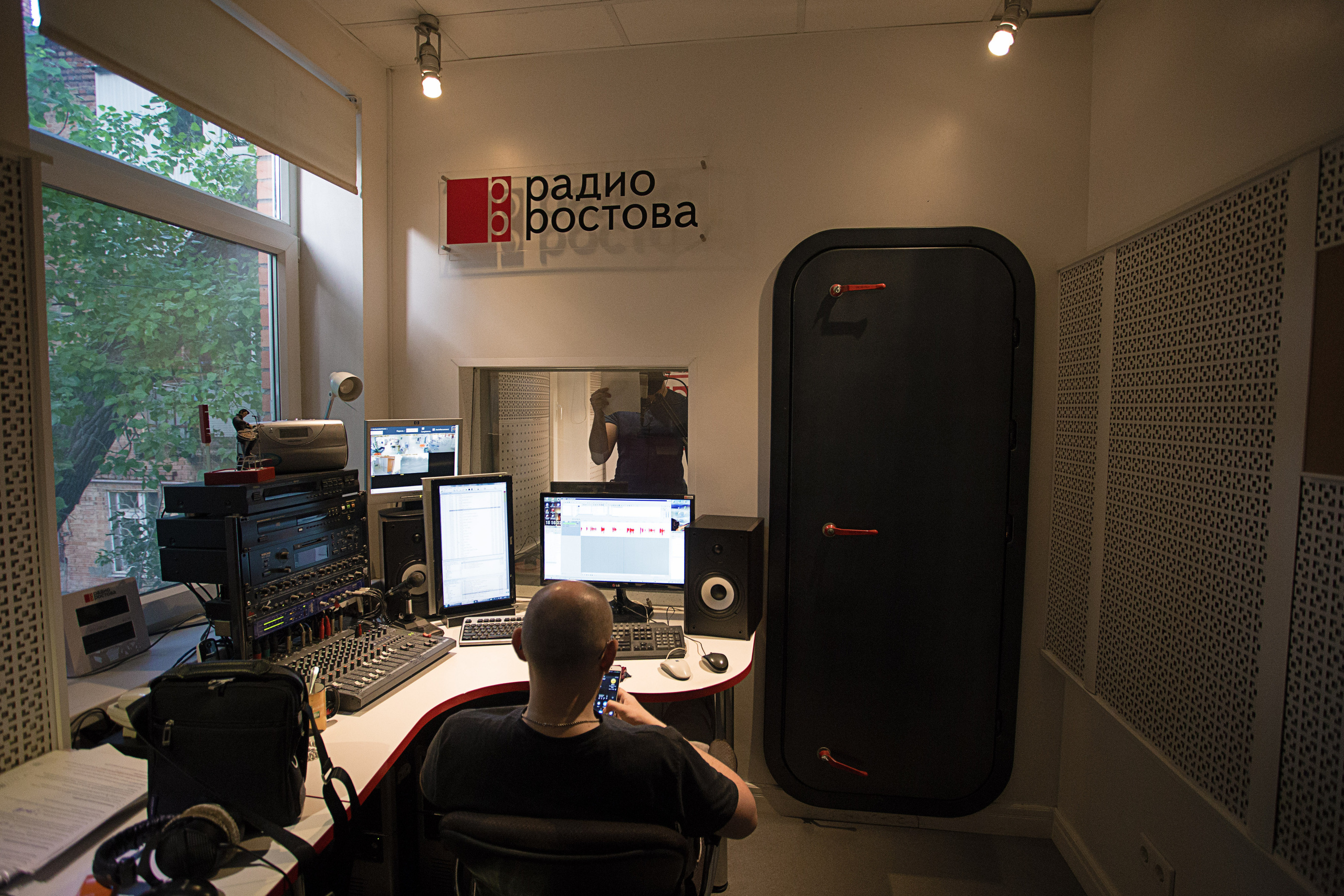 Радио Ростова. Озвучка трейлера «Небесные тропы». Креативный фотограф в Москве