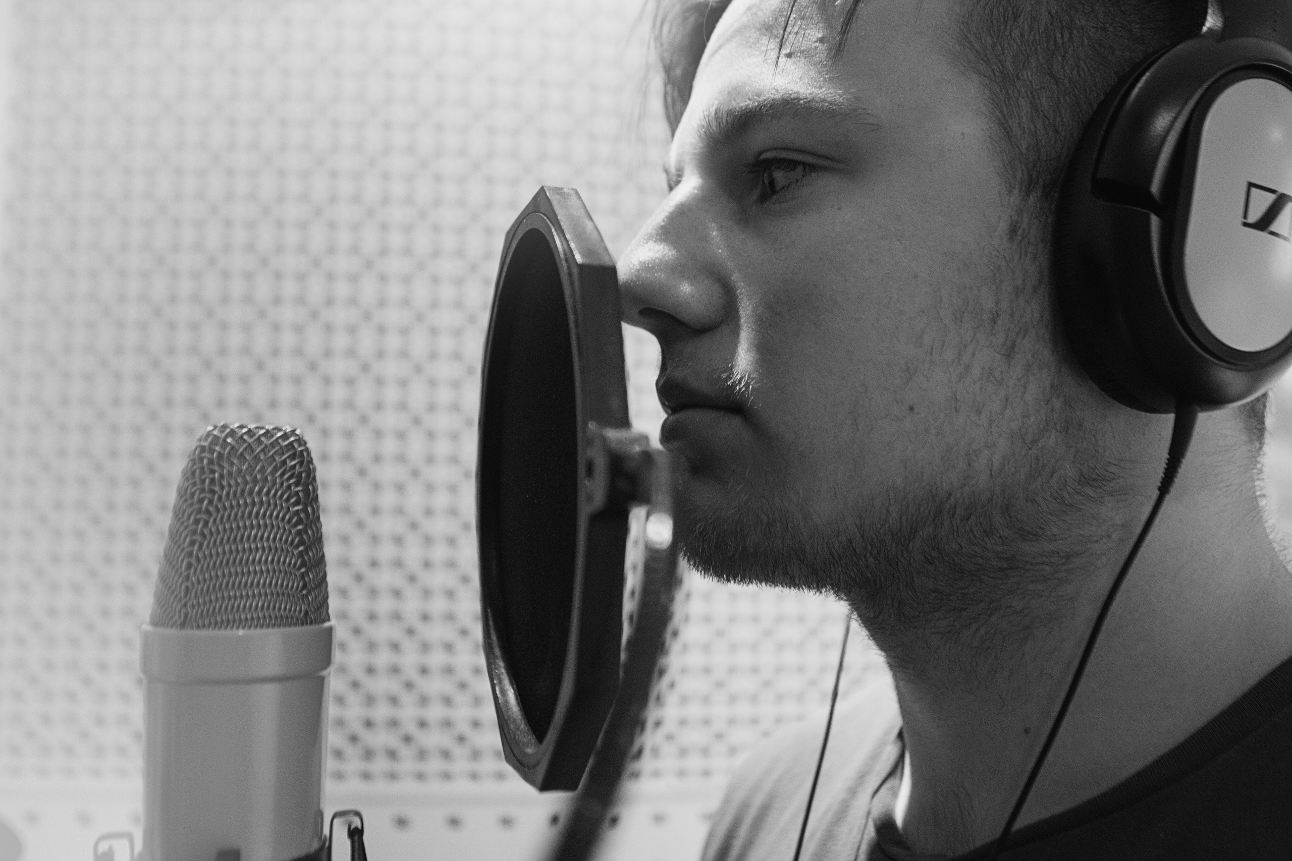 Радио Ростова. Озвучка трейлера «Небесные тропы». Креативный фотограф в Москве