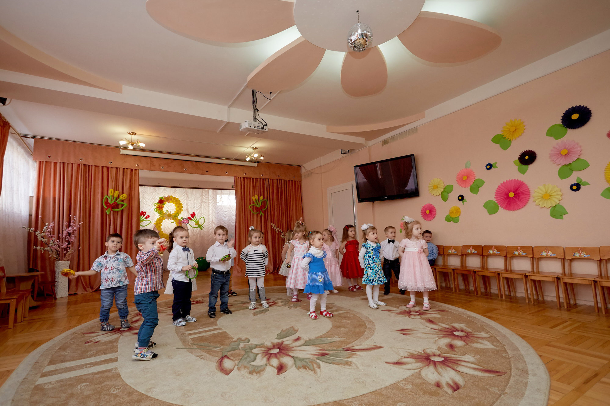 111 Детский сад. Утренник. Март. Креативный фотограф в Москве