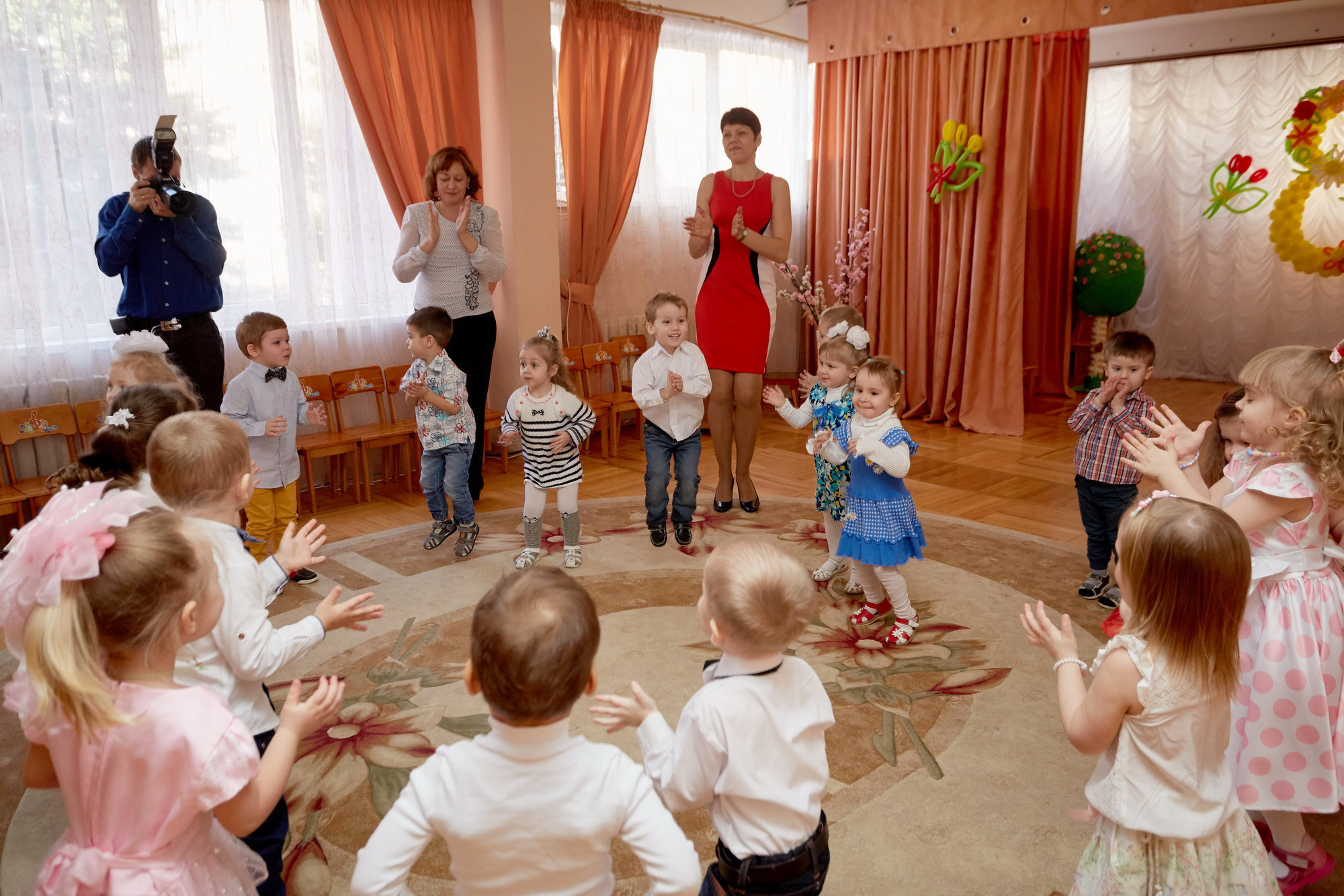 111 Детский сад. Утренник. Март. Креативный фотограф в Москве