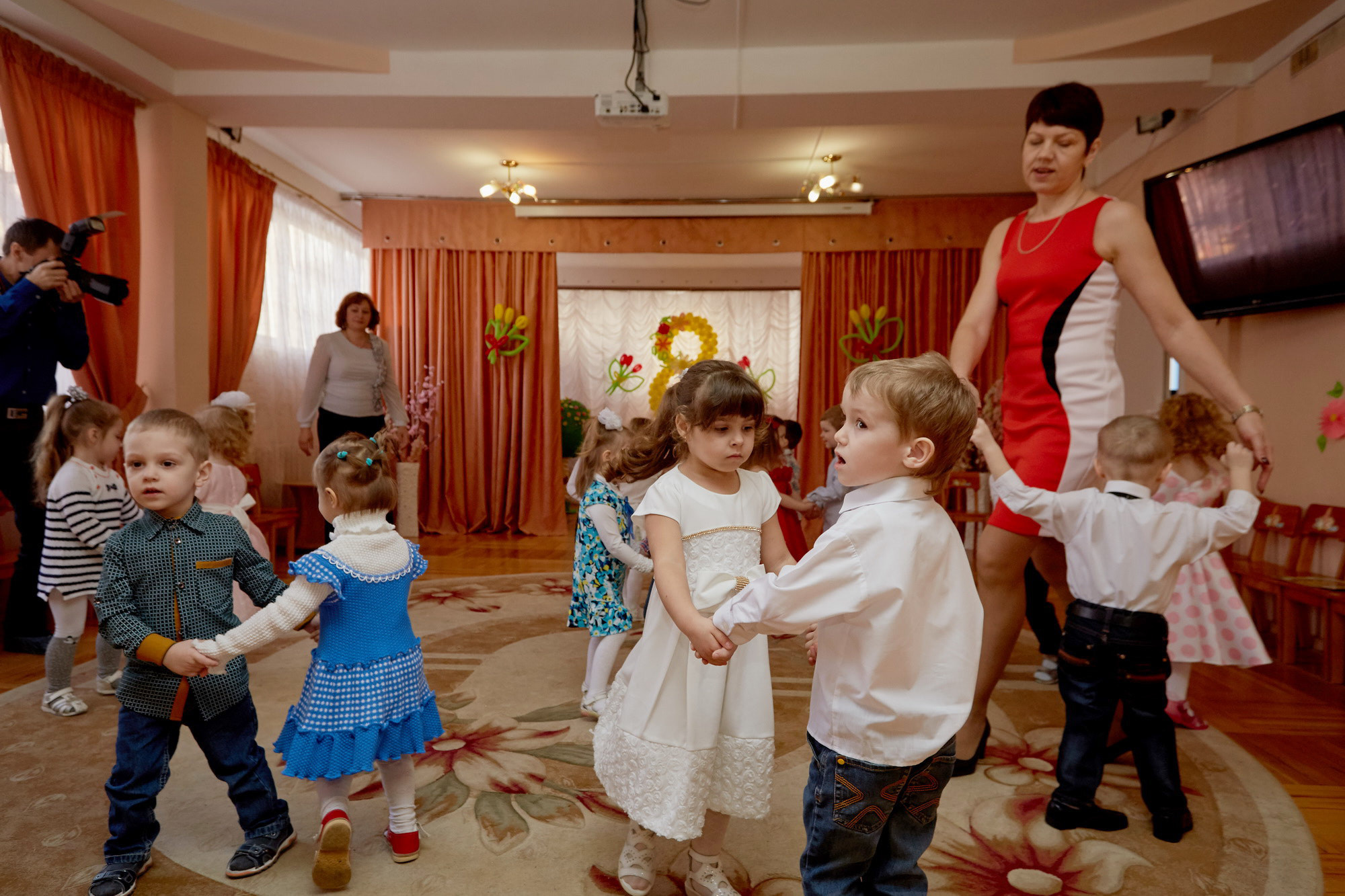 111 Детский сад. Утренник. Март. Креативный фотограф в Москве