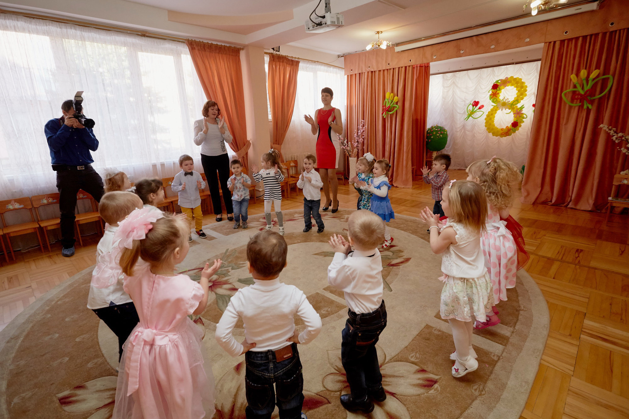 111 Детский сад. Утренник. Март. Креативный фотограф в Москве