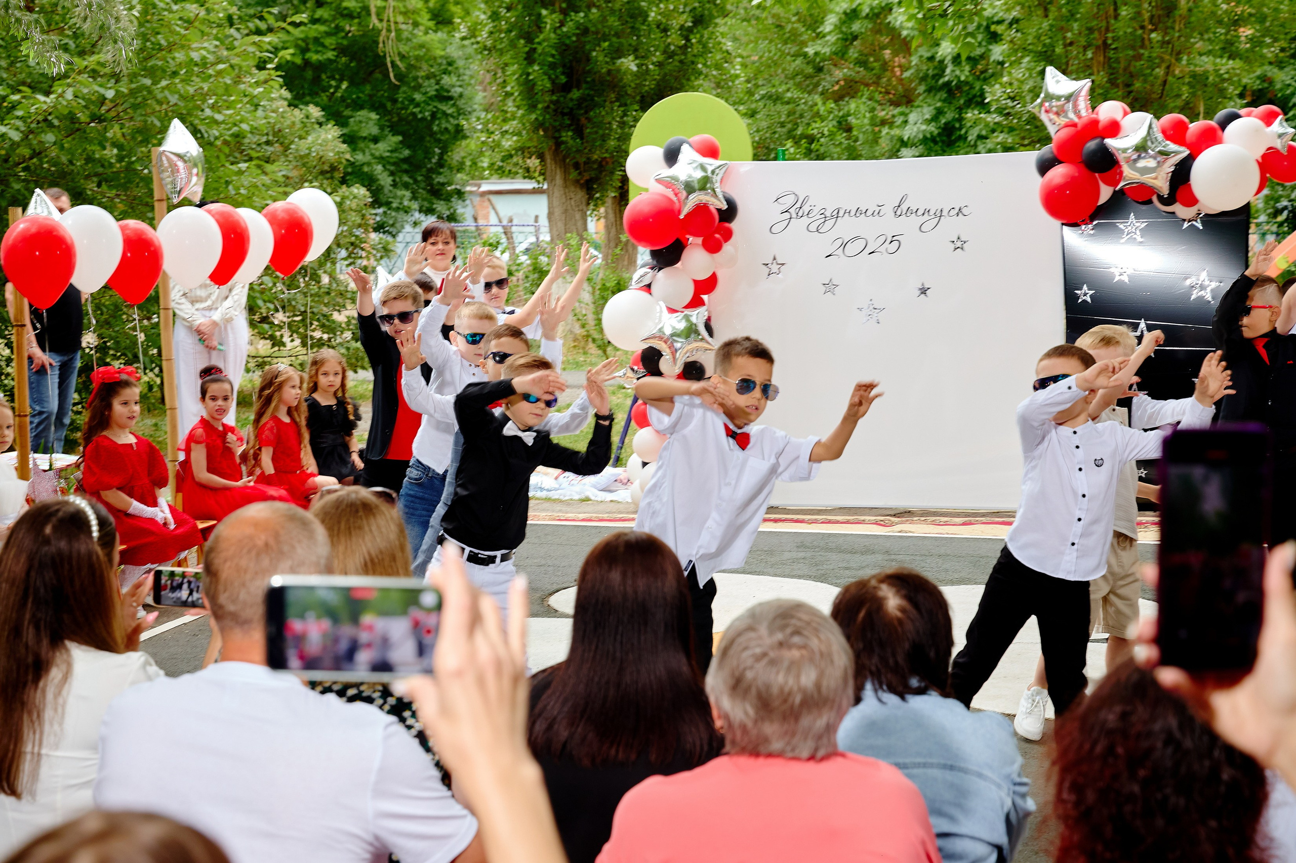 Выпускной 45 сад. Фотограф Выпускные альбомы Таганрог Сергей Коробченко