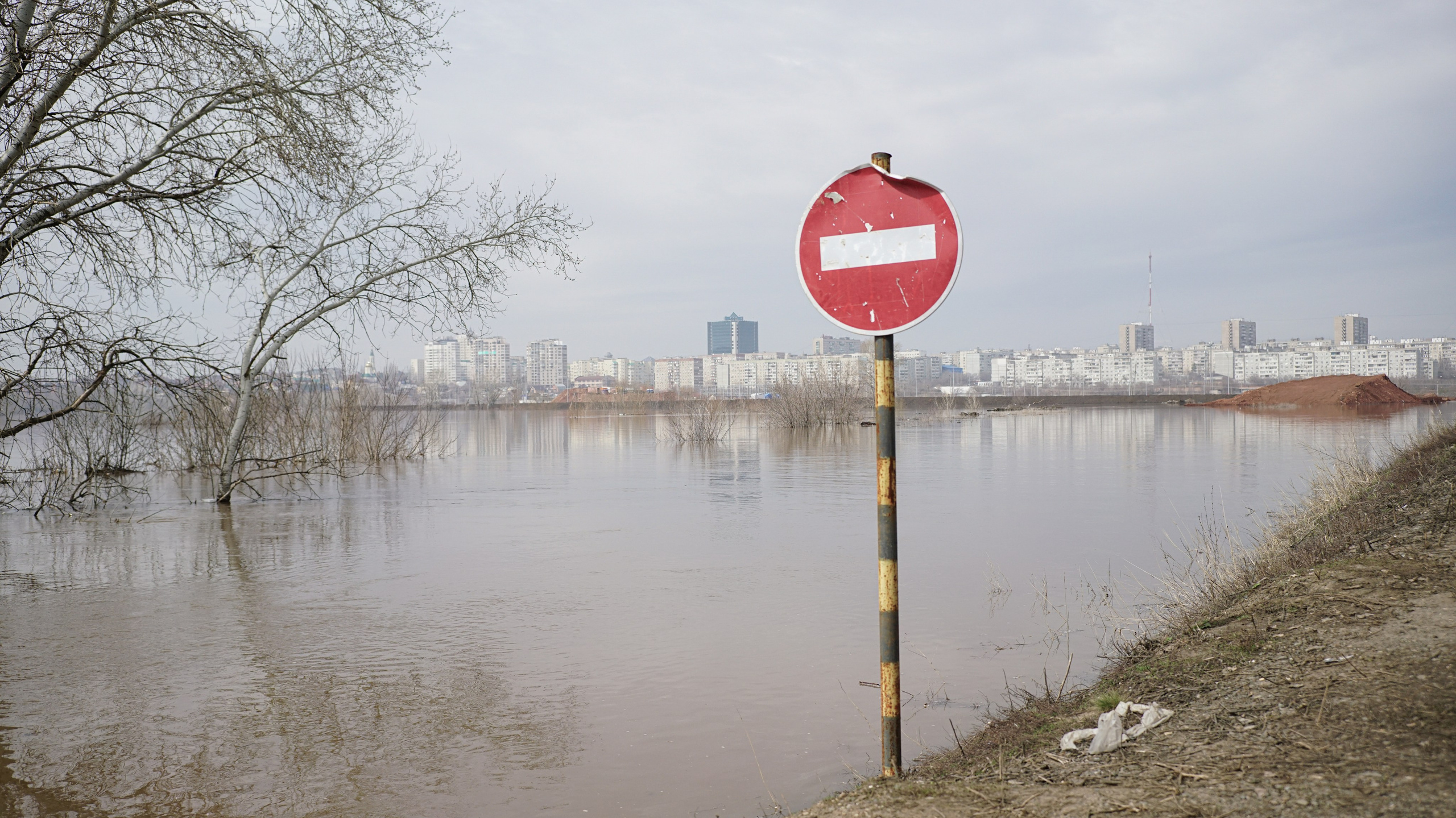 Submerged conflicts. Documentary photographer, film maker and storyteller