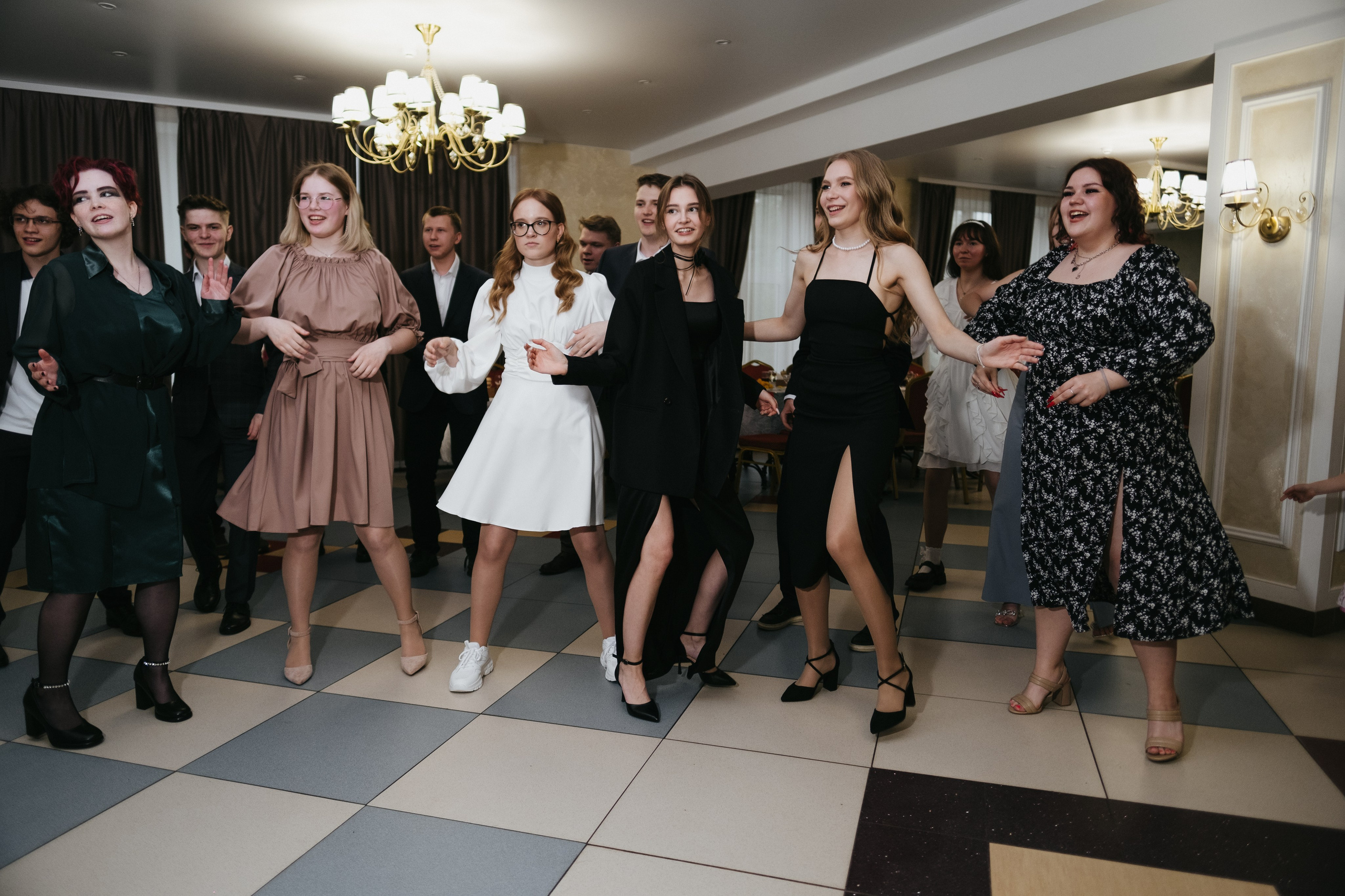 Выпускной 11 класс школы № 30. Свадебный и репортажной фотограф Денис Ожигин в Краснодаре и Краснодарском крае